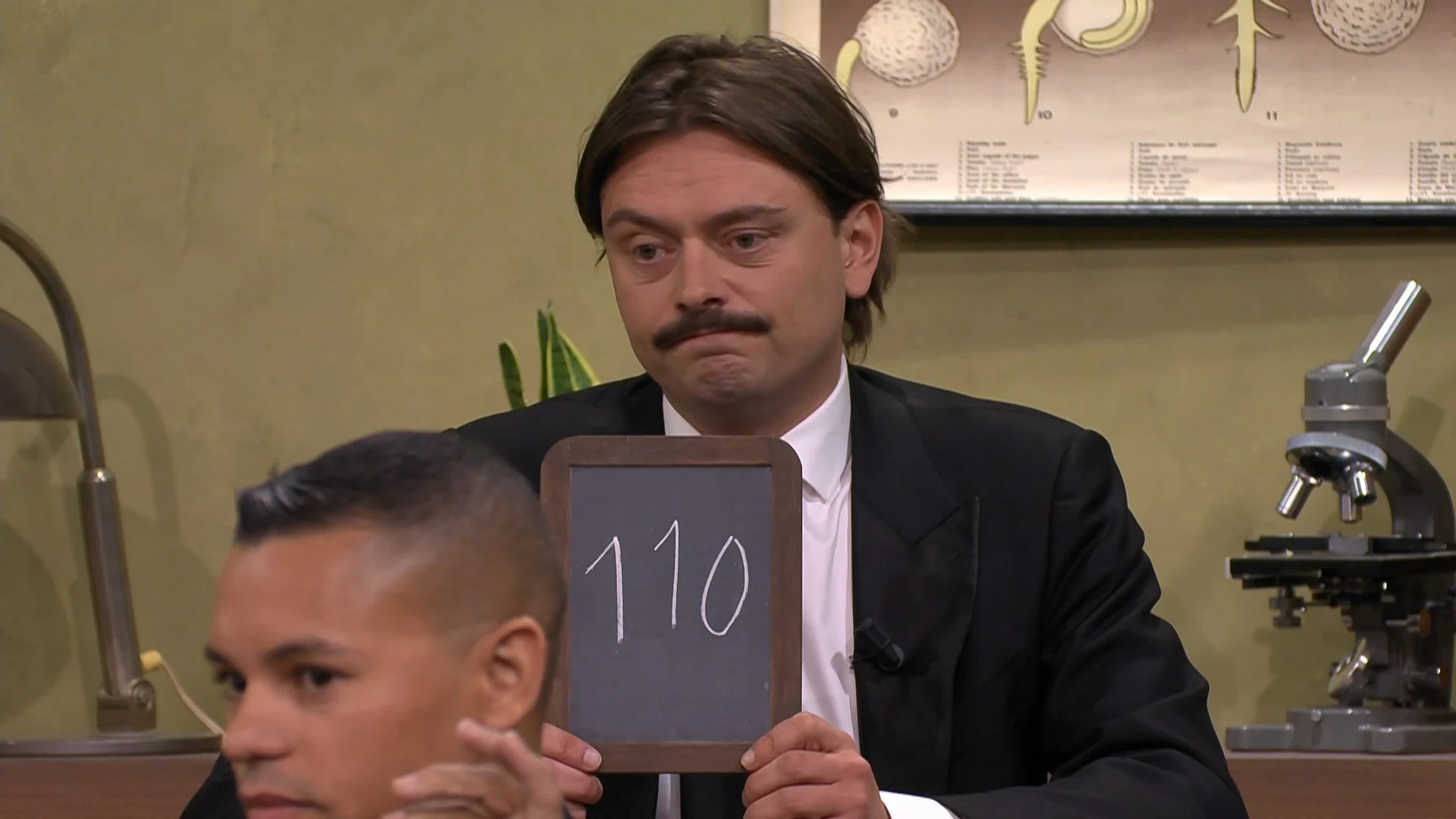 Hoe hoog is de boete voor geen gordel of rijden door rood licht?