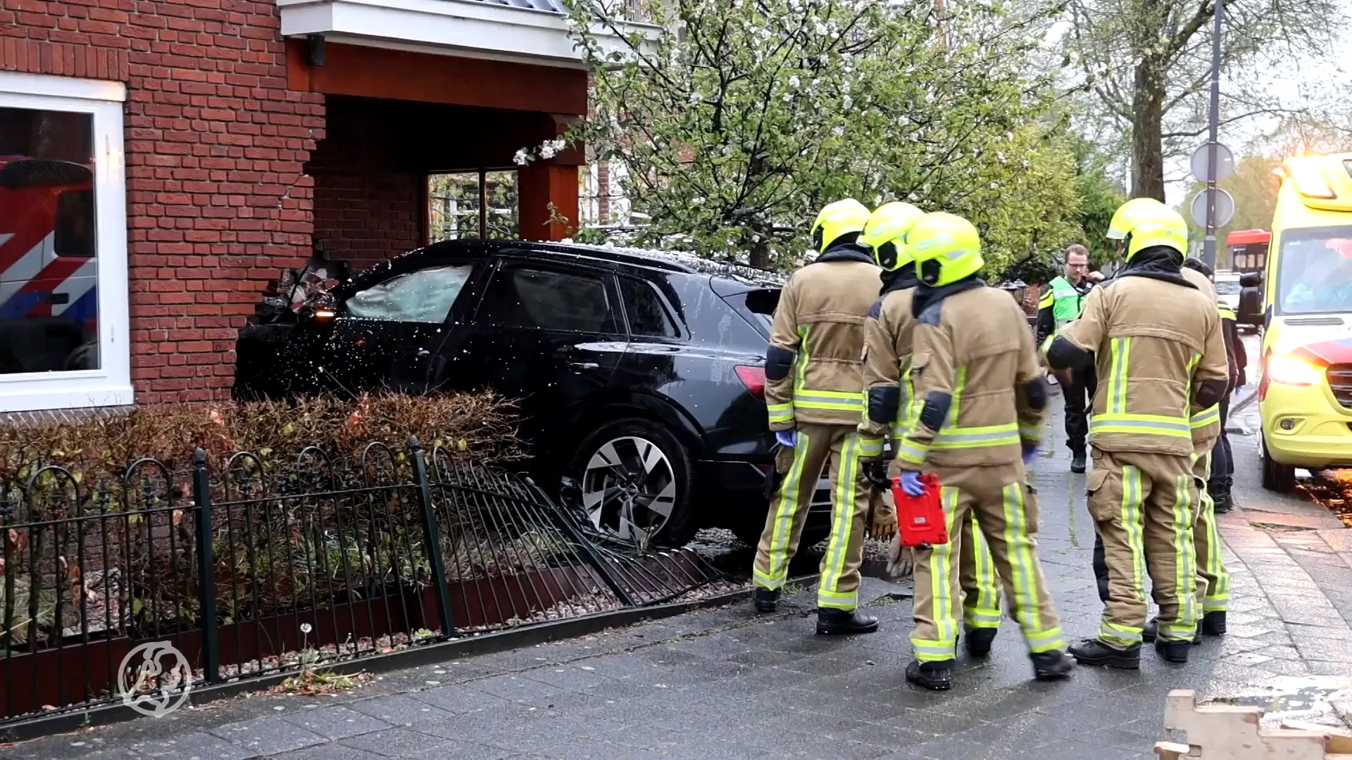 Auto richt ravage aan na crash in Haarlem