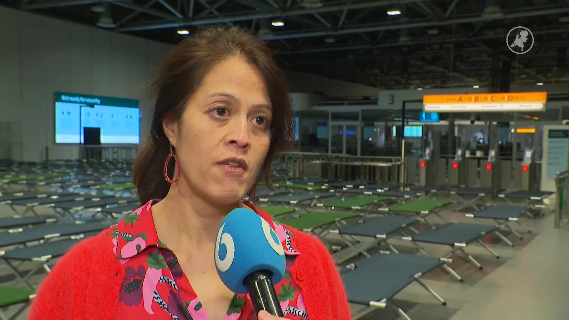 Schiphol annuleert voor woensdag ook al 800 vluchten: 'Reizigers zo goed mogelijk opvangen'