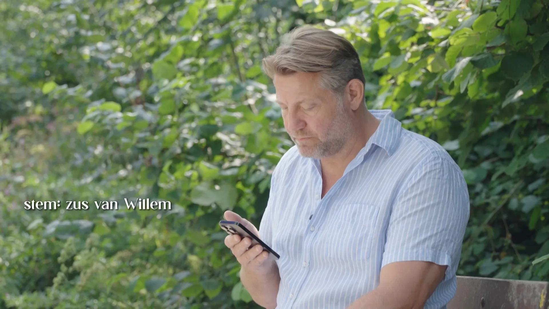 Dennis confronteert familie over Viviane's erfenis