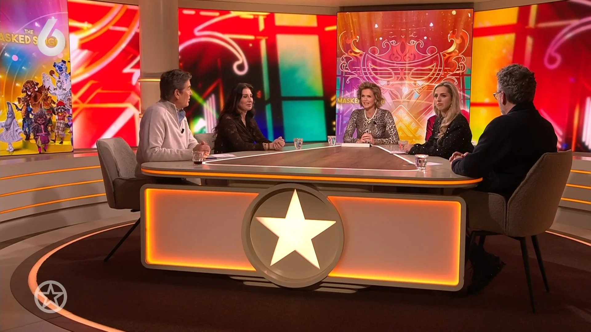 Sander Lantinga maakt flinke smakkerd in The Masked Singer