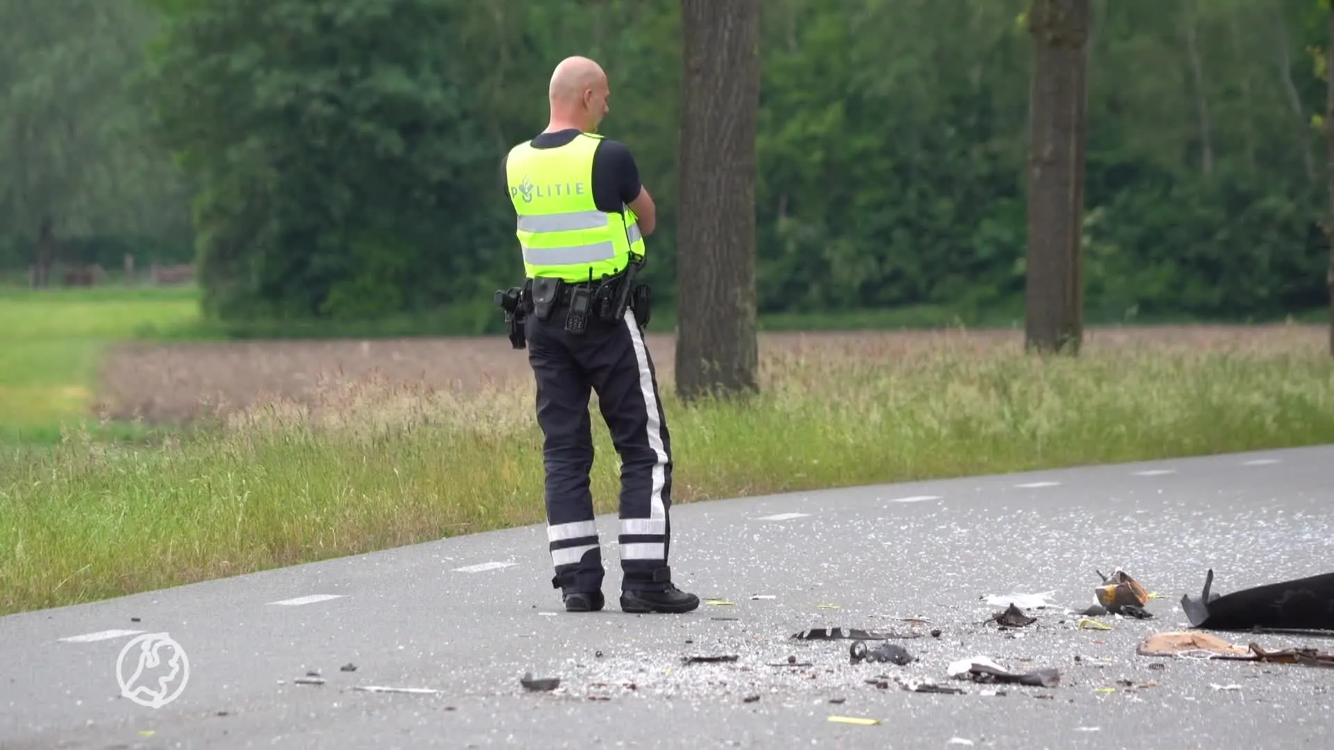 Flinke botsing tussen auto en lijnbus bij Onstwedde, bestuurder zwaargewond