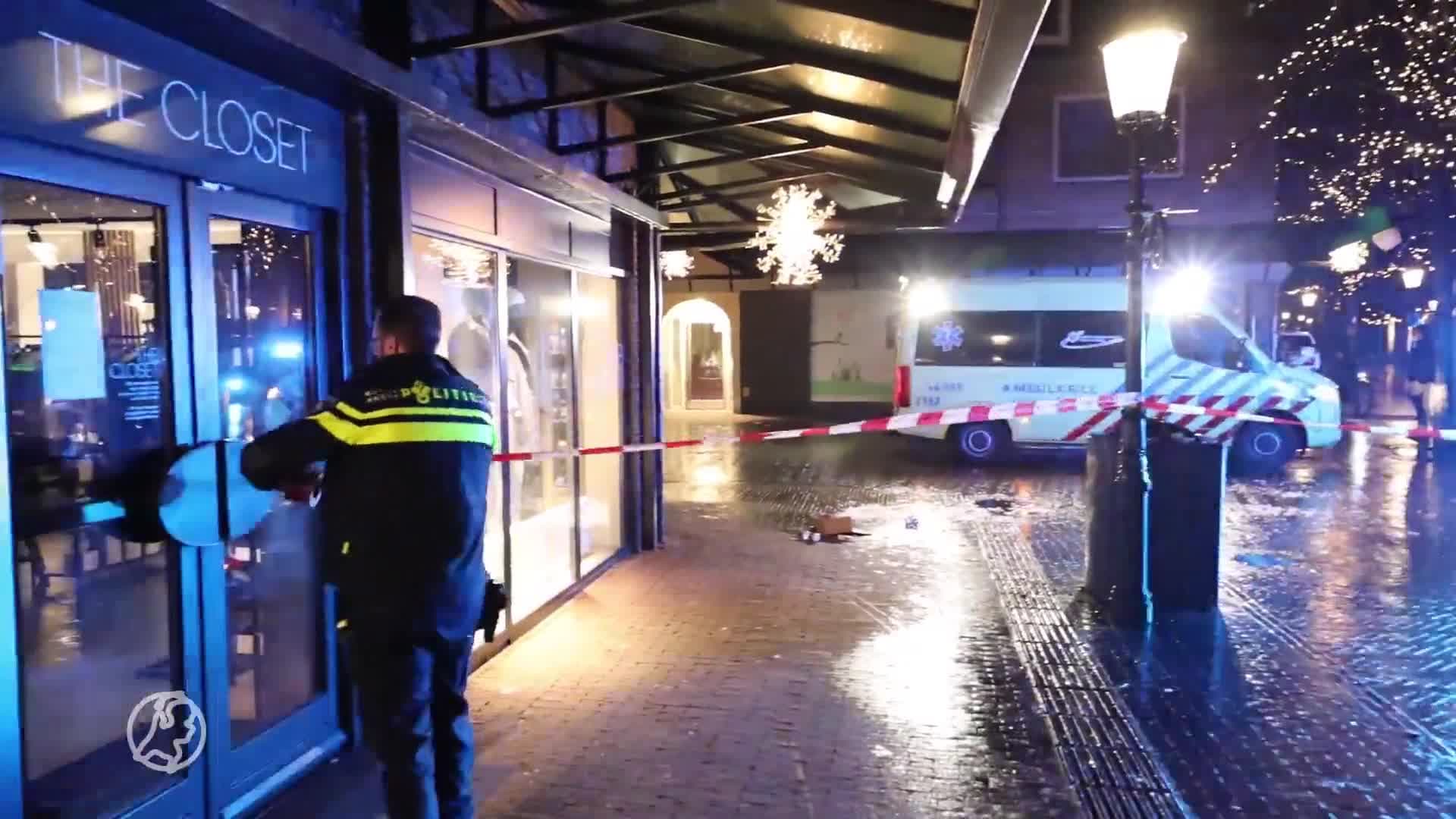 Zwaargewonde man gevonden op straat in Huizen