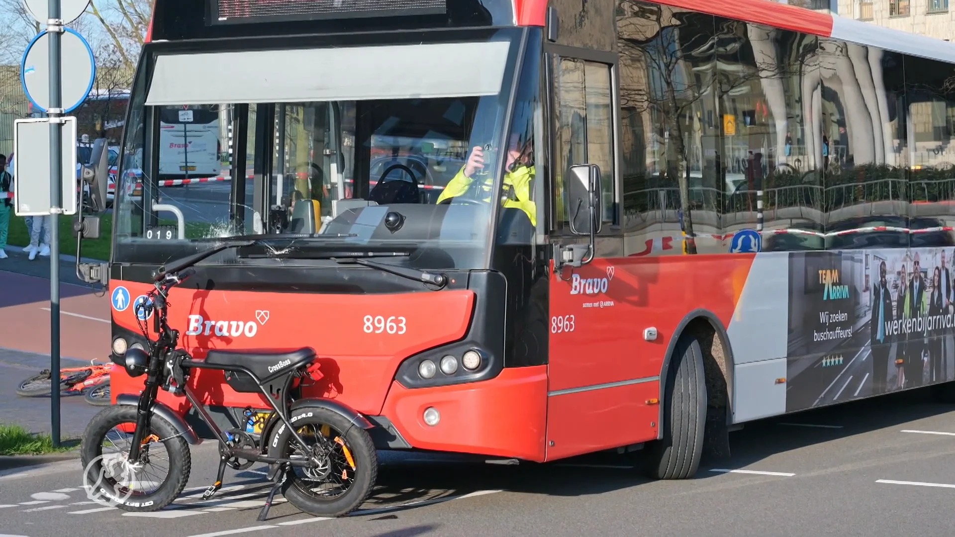 Jongen (15) op fatbike zwaargewond door ongeluk met lijnbus in Breda
