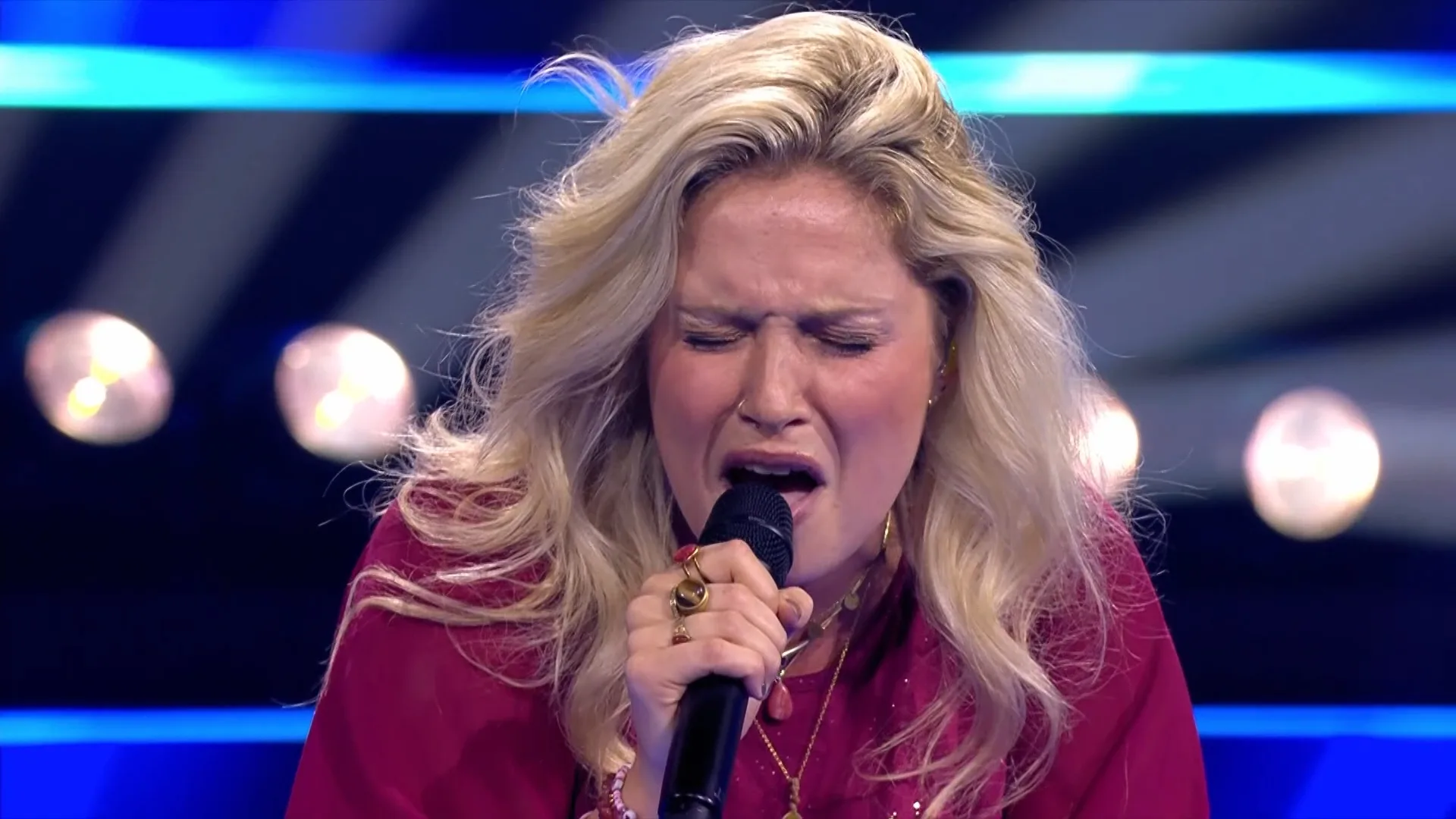 Duel Floor vs Lisa in The Winner Takes It All