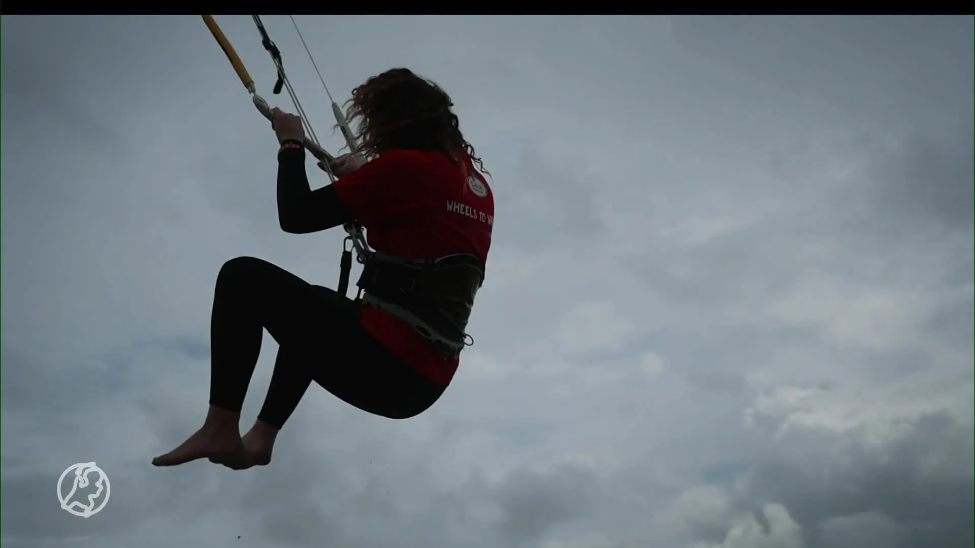 Zit-kitesurfen voor het goede doel: 'Ultieme vrijheid'