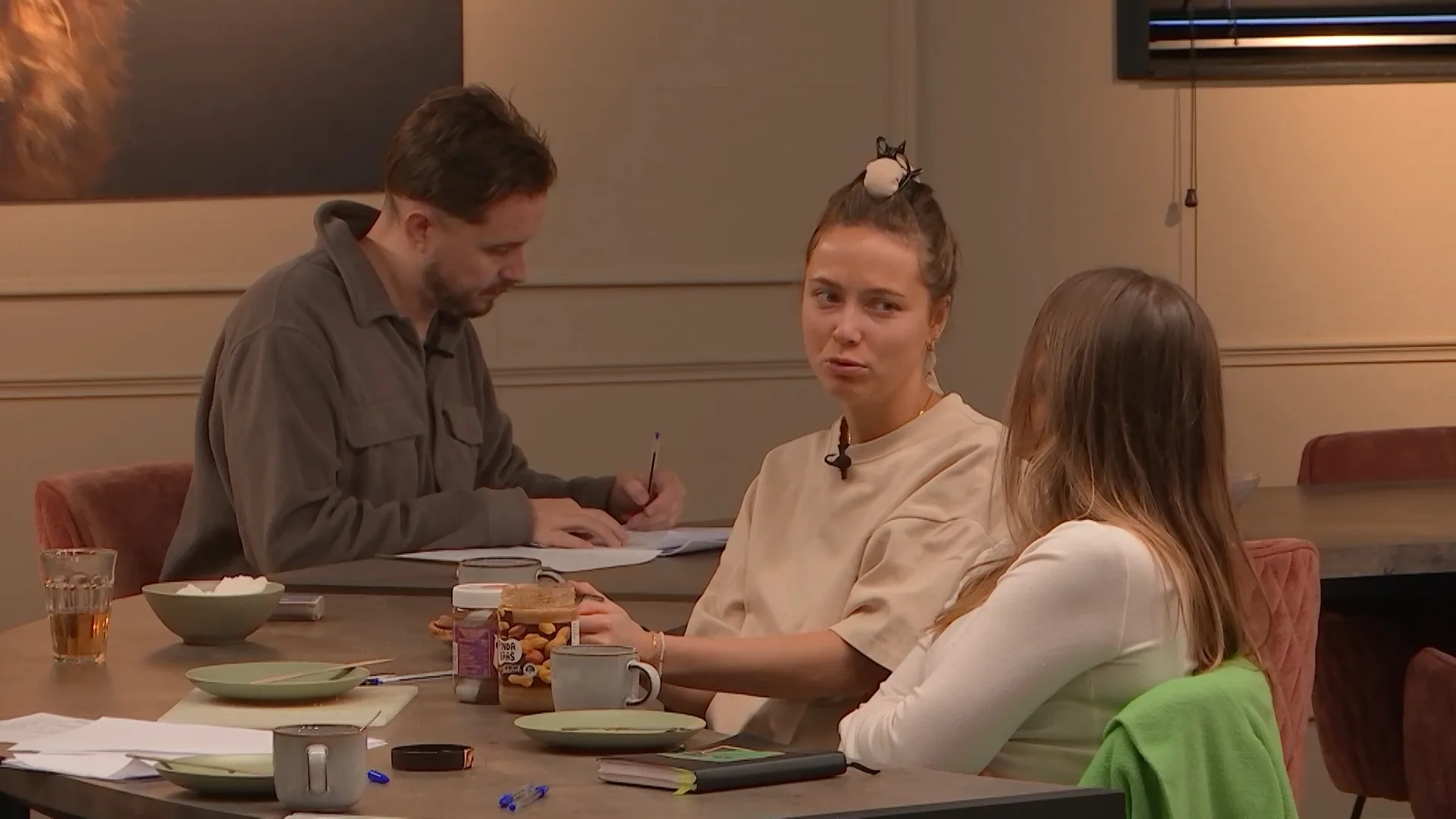 Thérèse haar broodje smaakt naar hamburger...