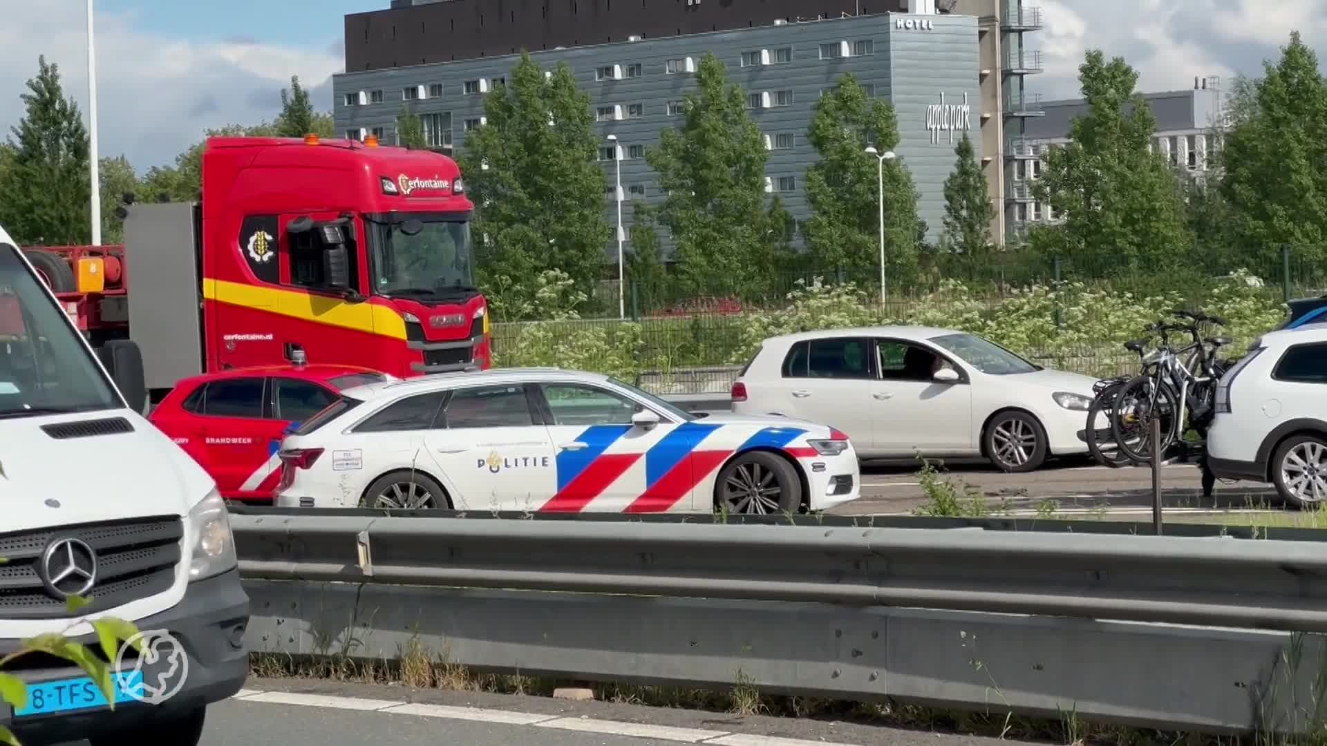Politieachtervolging eindigt in ernstig ongeluk met meerdere voertuigen in Maastricht