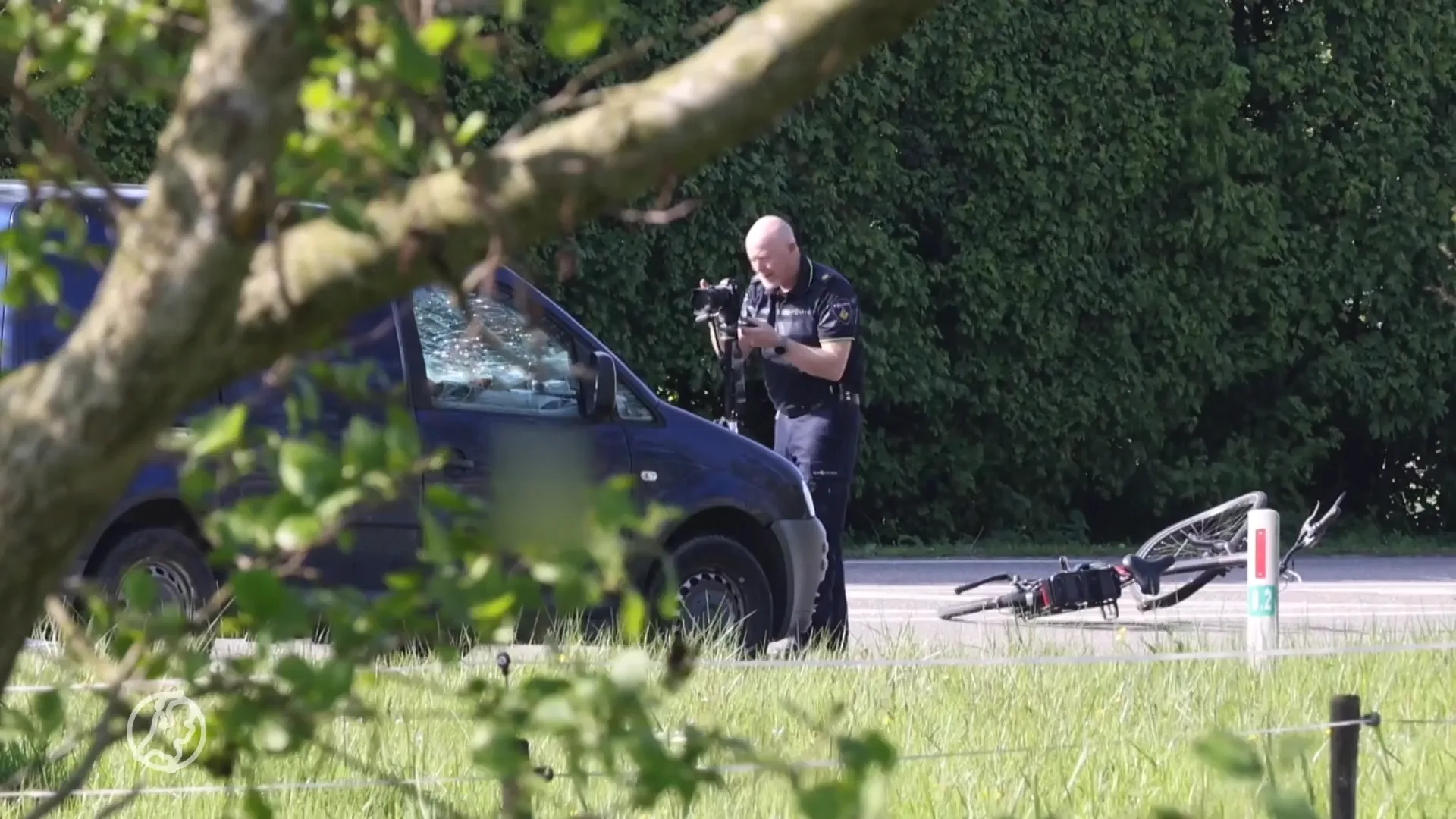 Fietser (88) komt om na aanrijding met auto N357 in Friesland