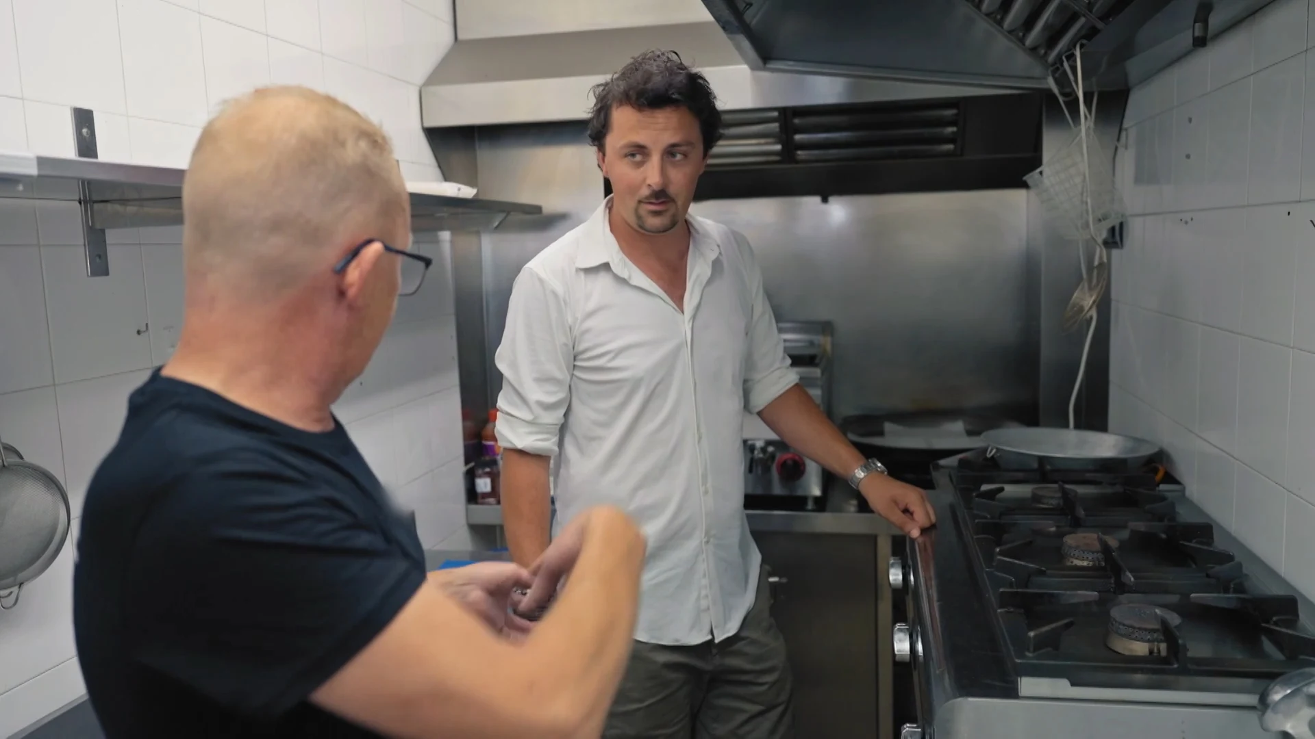 De Hanslers krijgen inspectie: keuken is vies en te klein