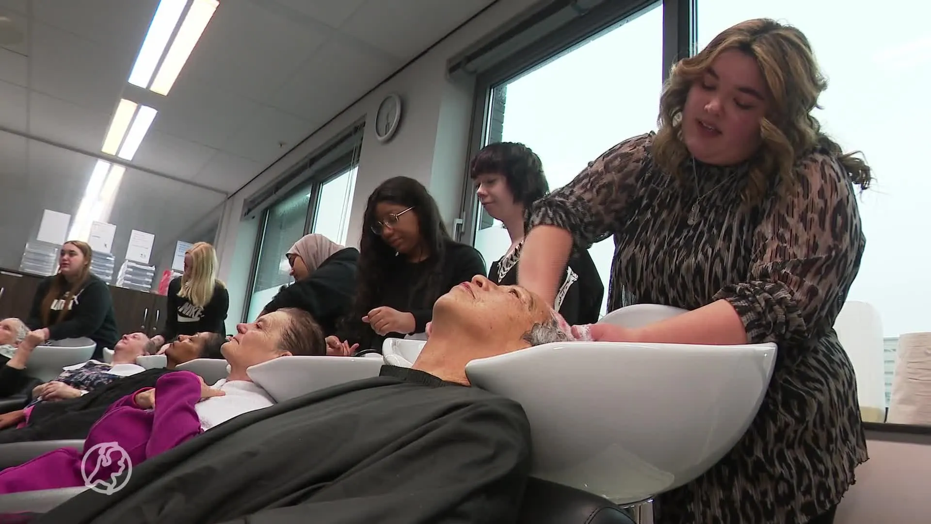 Vrijwilligers worden in de watten gelegd op Valentijnsdag