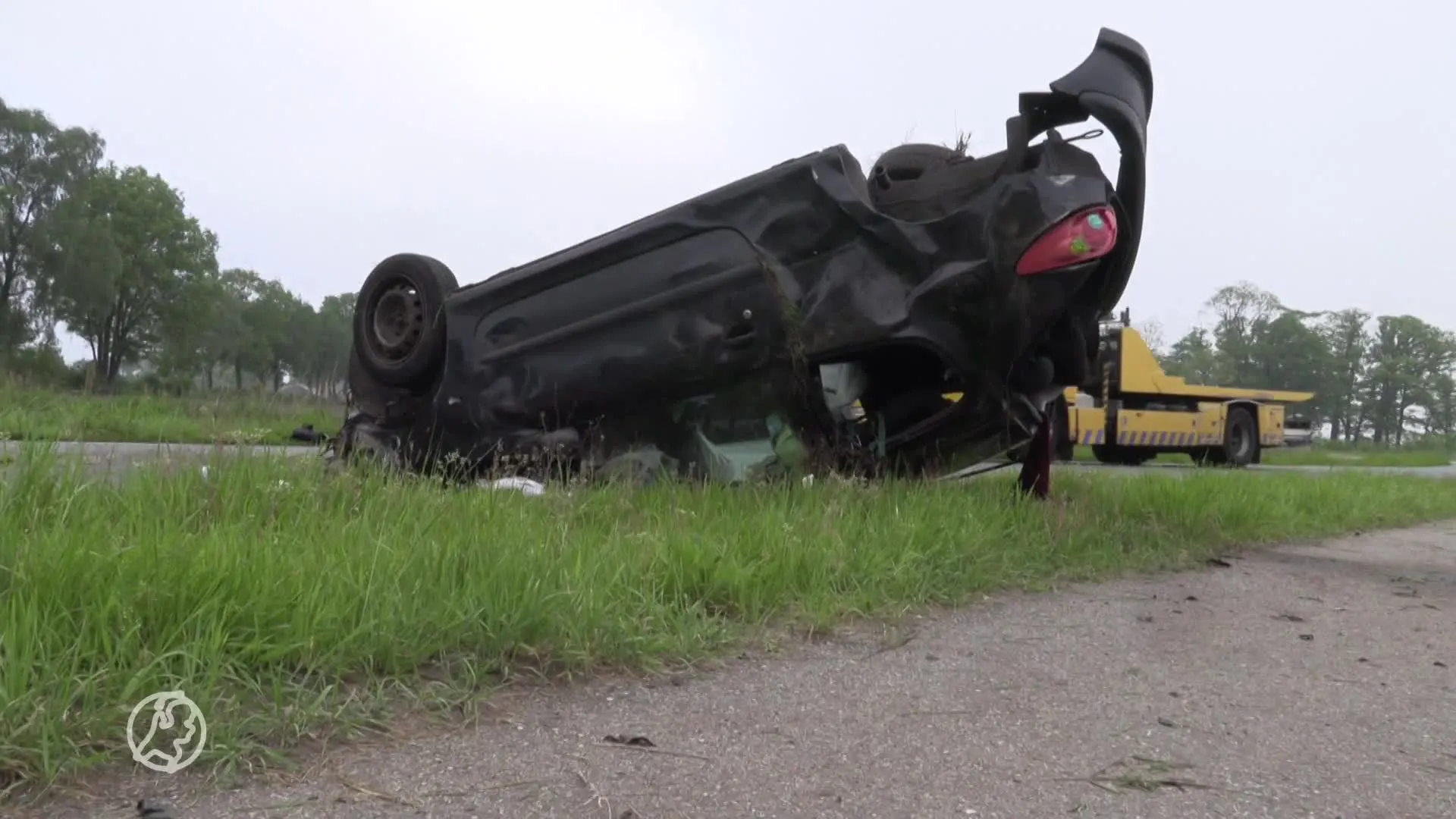 Automobilist richt ravage aan bij Eibergen, auto total loss