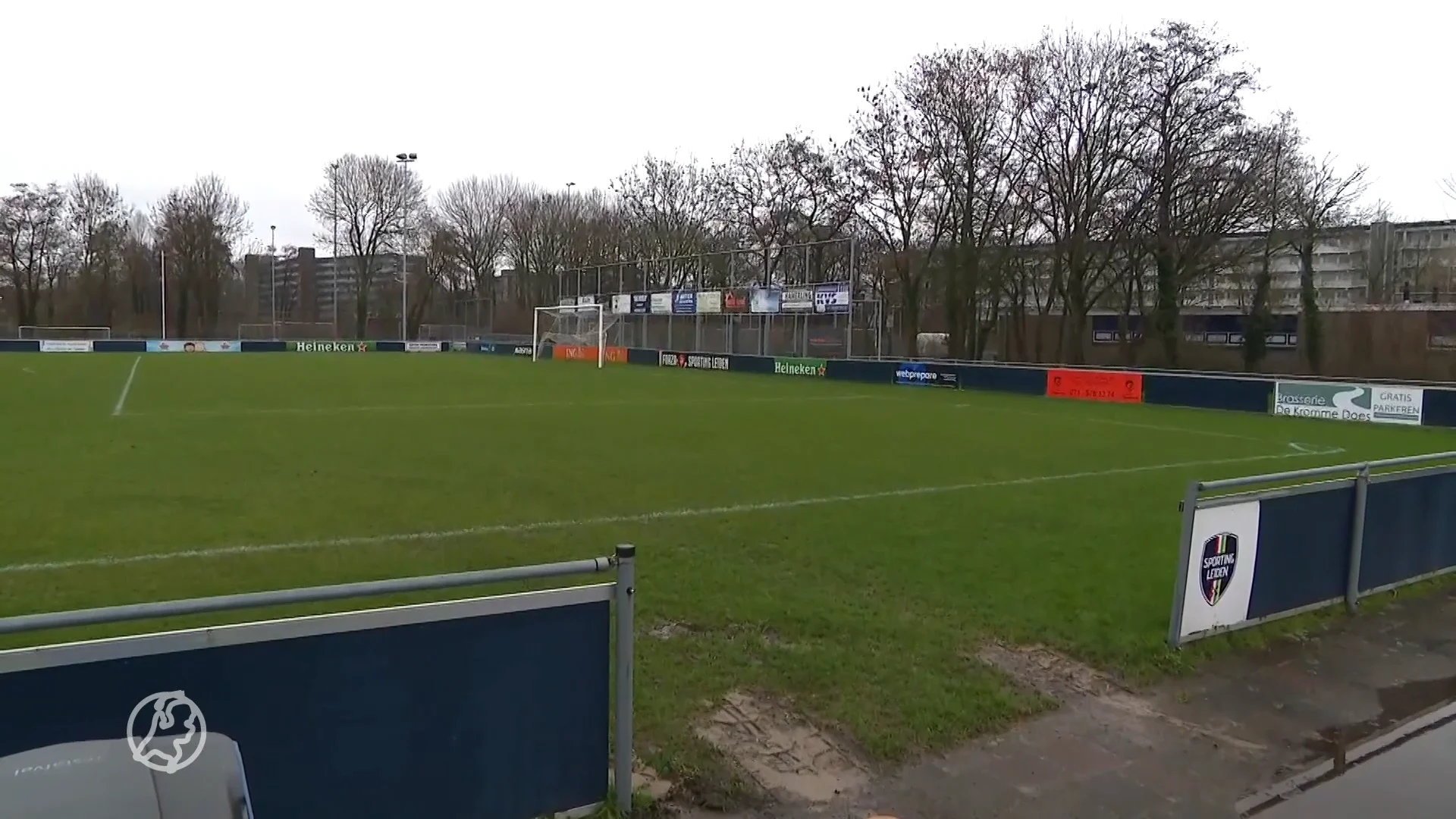 Bezorger ploegt voetbalveld om met bestelbus: 'Wat een knurft ben je dan?'