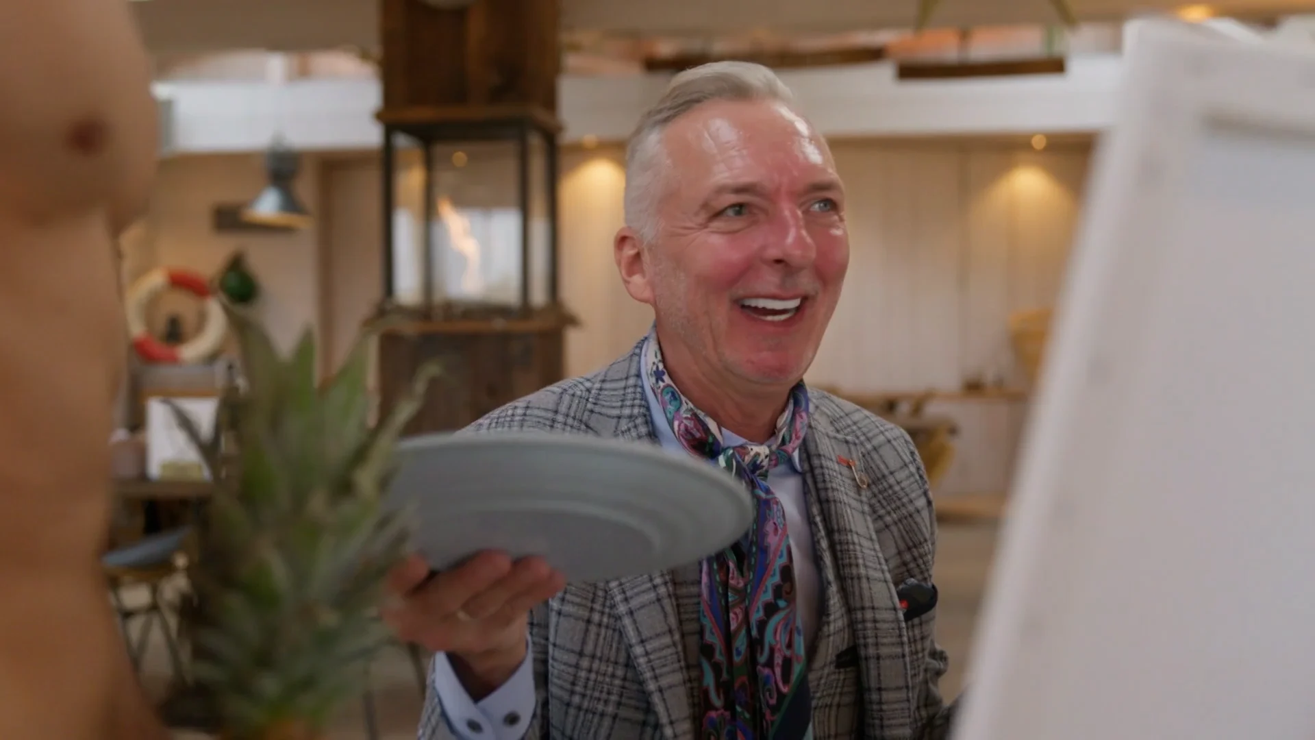 Martien weet zich geen houding te geven bij zien geslachtsdeel naaktmodel