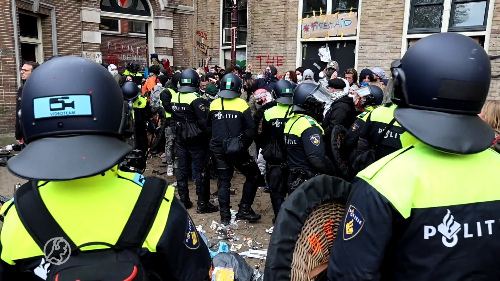 Politie grijpt hard in bij pro Palestina-demonstratie, bezetters opgepakt