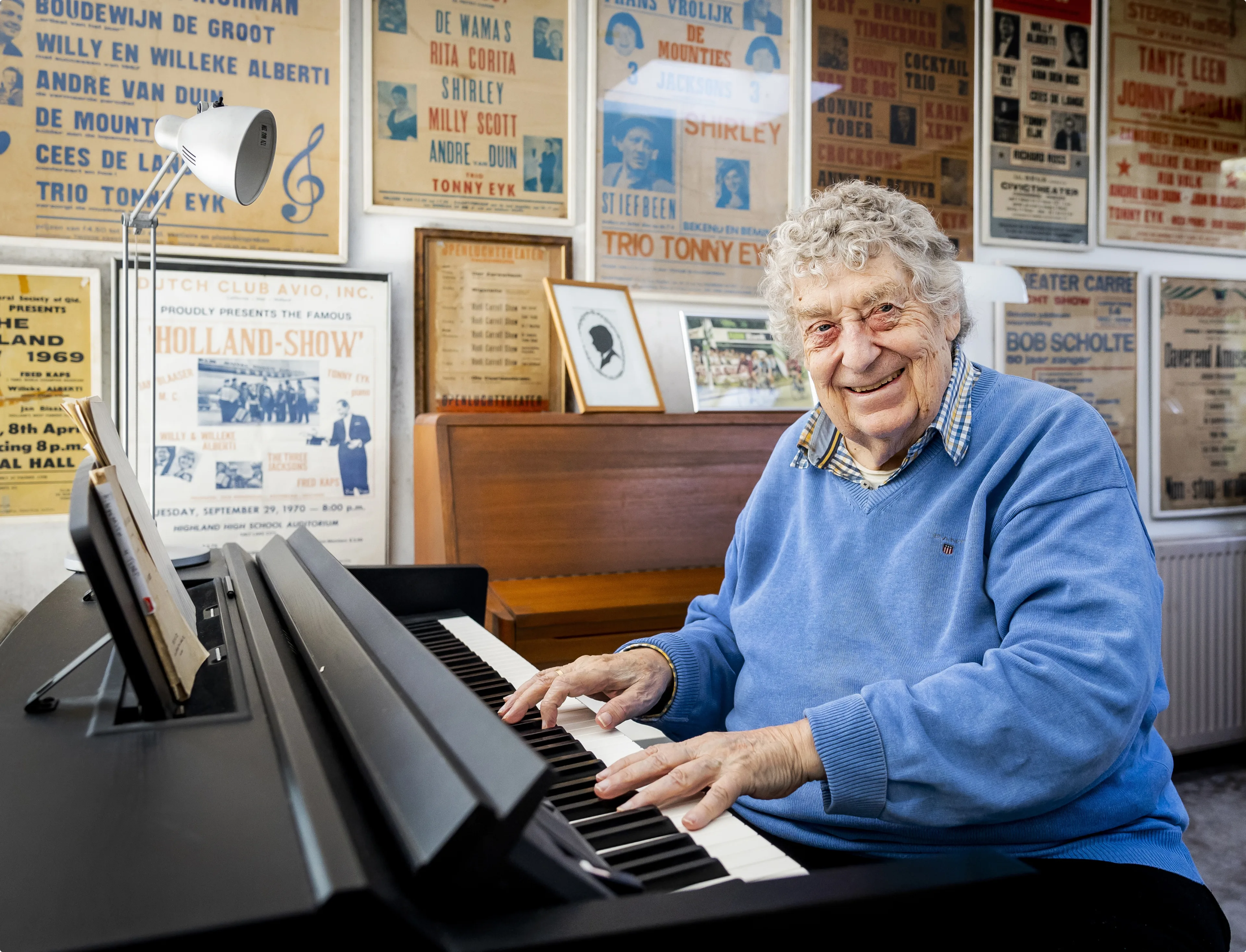 Fotoshoot Tonny Eyk thuis in zijn werkkamer in Badhoevedorp. ANP / Hollandse Hoogte / Mischa Schoemaker