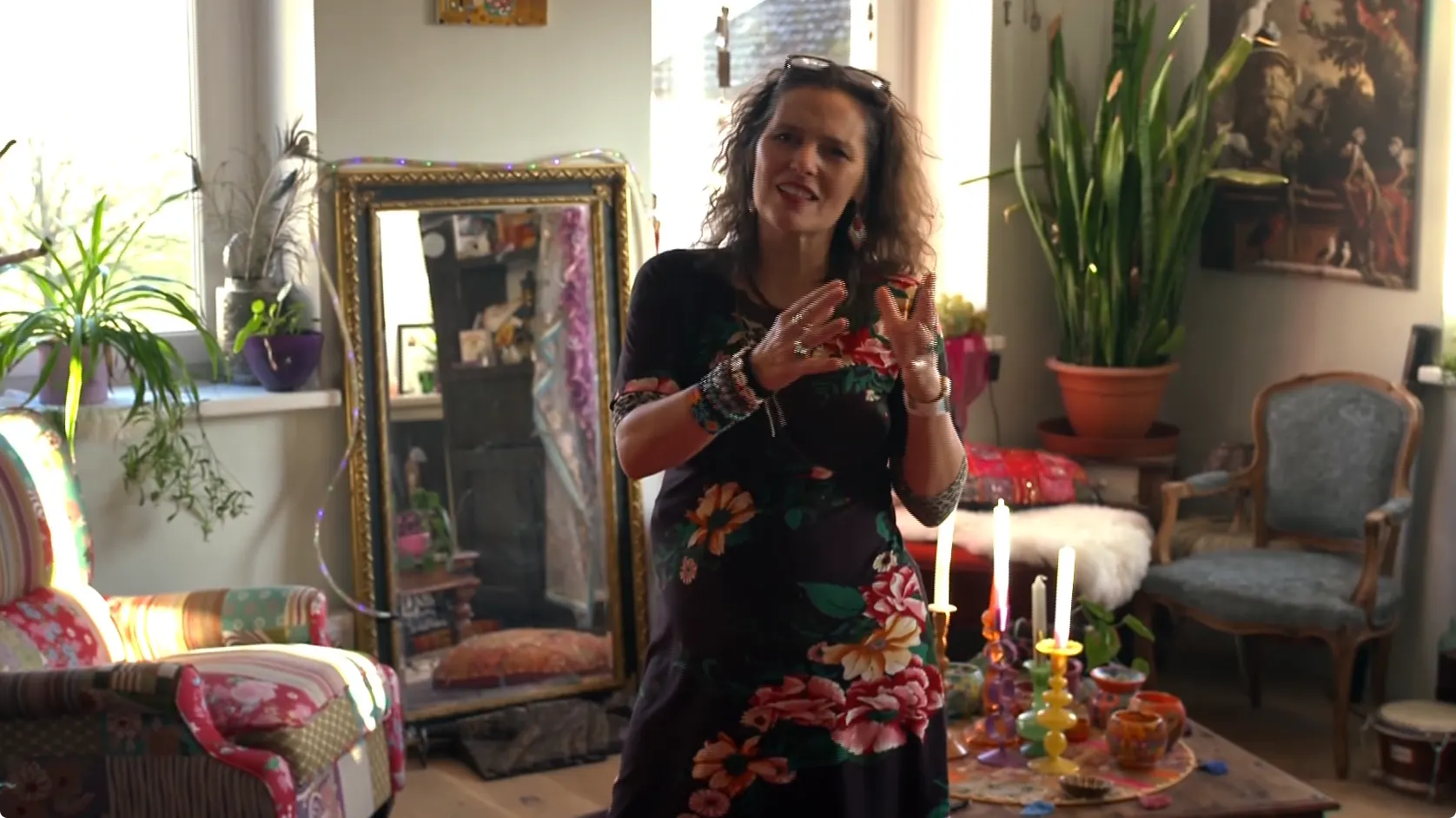 Claudia lijkt op een tweelingzus van het Gooische Vrouwen-personage - Bron: RTL