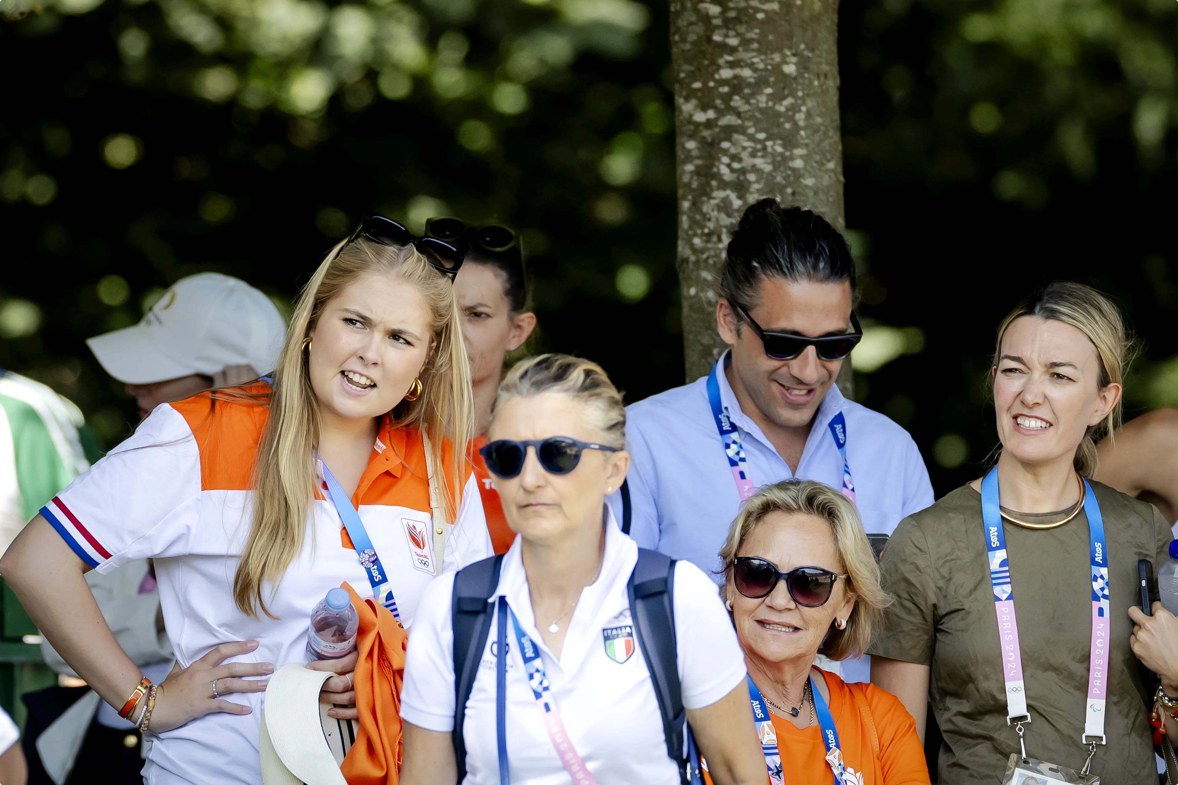 Prinses Amalia en Marta Ortega aanwezig bij de finale voor individuele springruiters van de olympische paardensportwedstrijden in de tuinen van paleis Versailles (ANP - Koen van Weel).