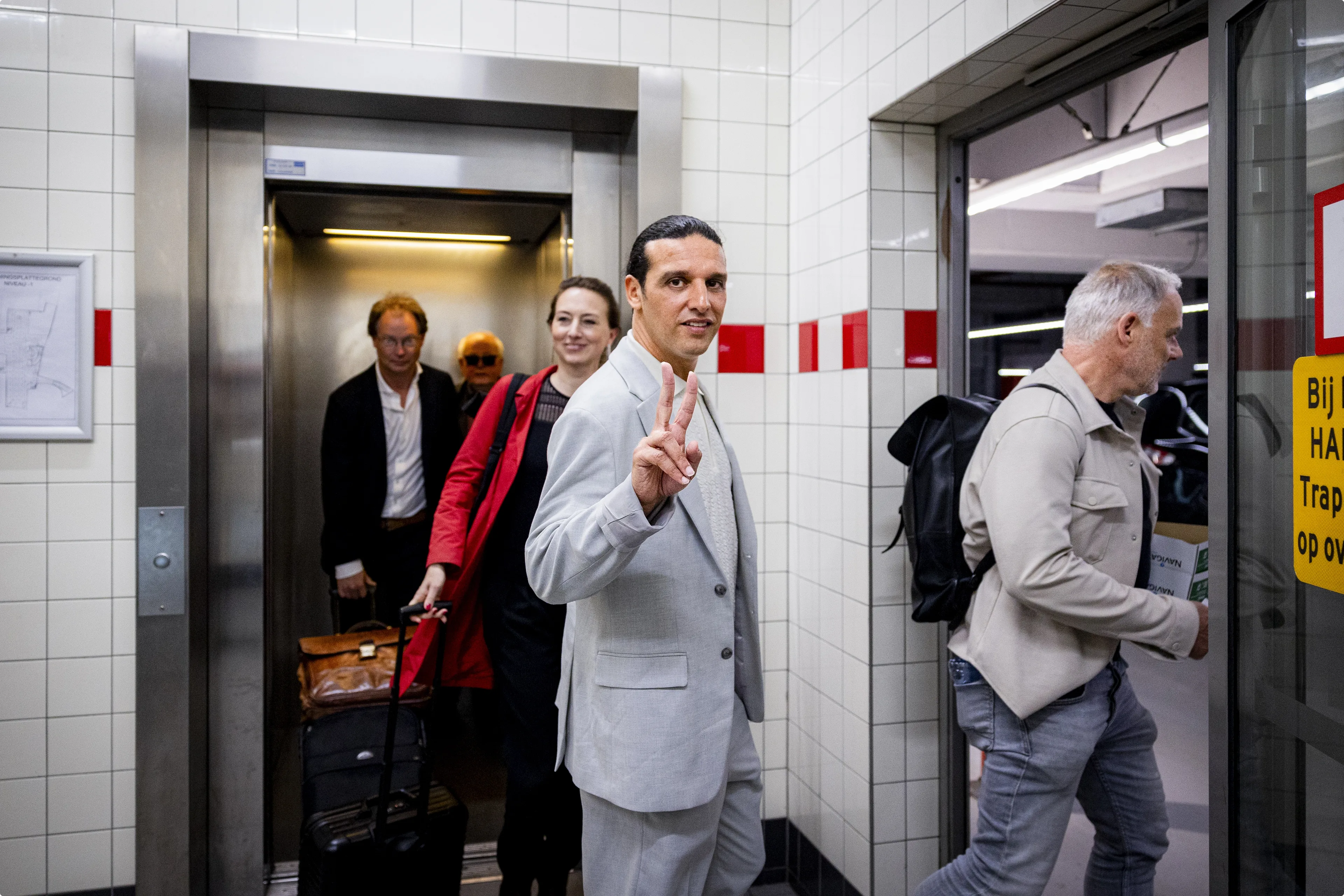 HAARLEM - Ali B. bij de rechtbank na afloop van de behandeling van de zedenzaak tegen de rapper - Bron: ANP.