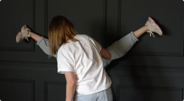 Kirsten koos een vreemde plek voor haar camera - Bron: RTL