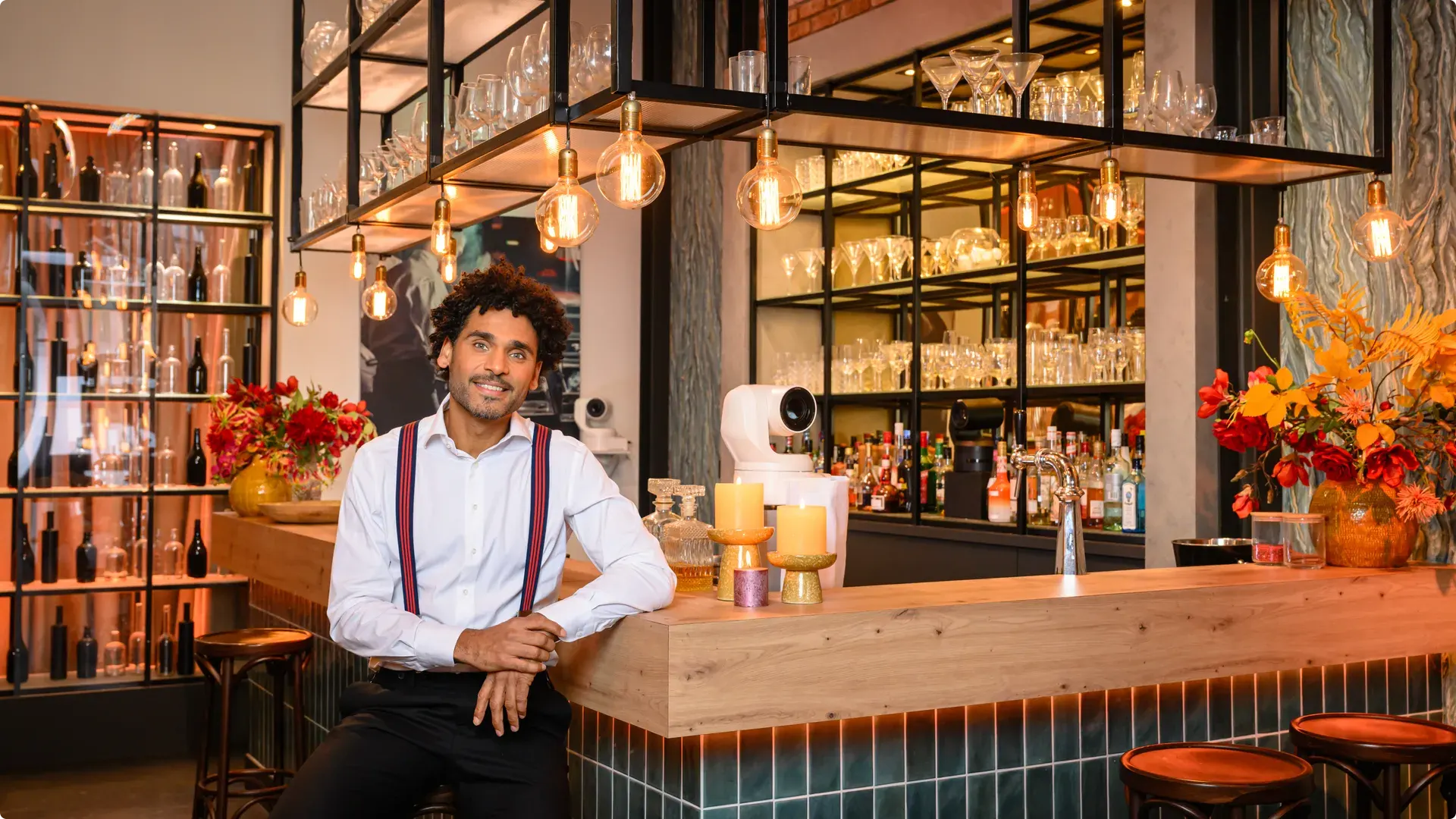 Jeremy Zijlstra als nieuwe barman van First Dates. Foto: Annemieke van der Togt.