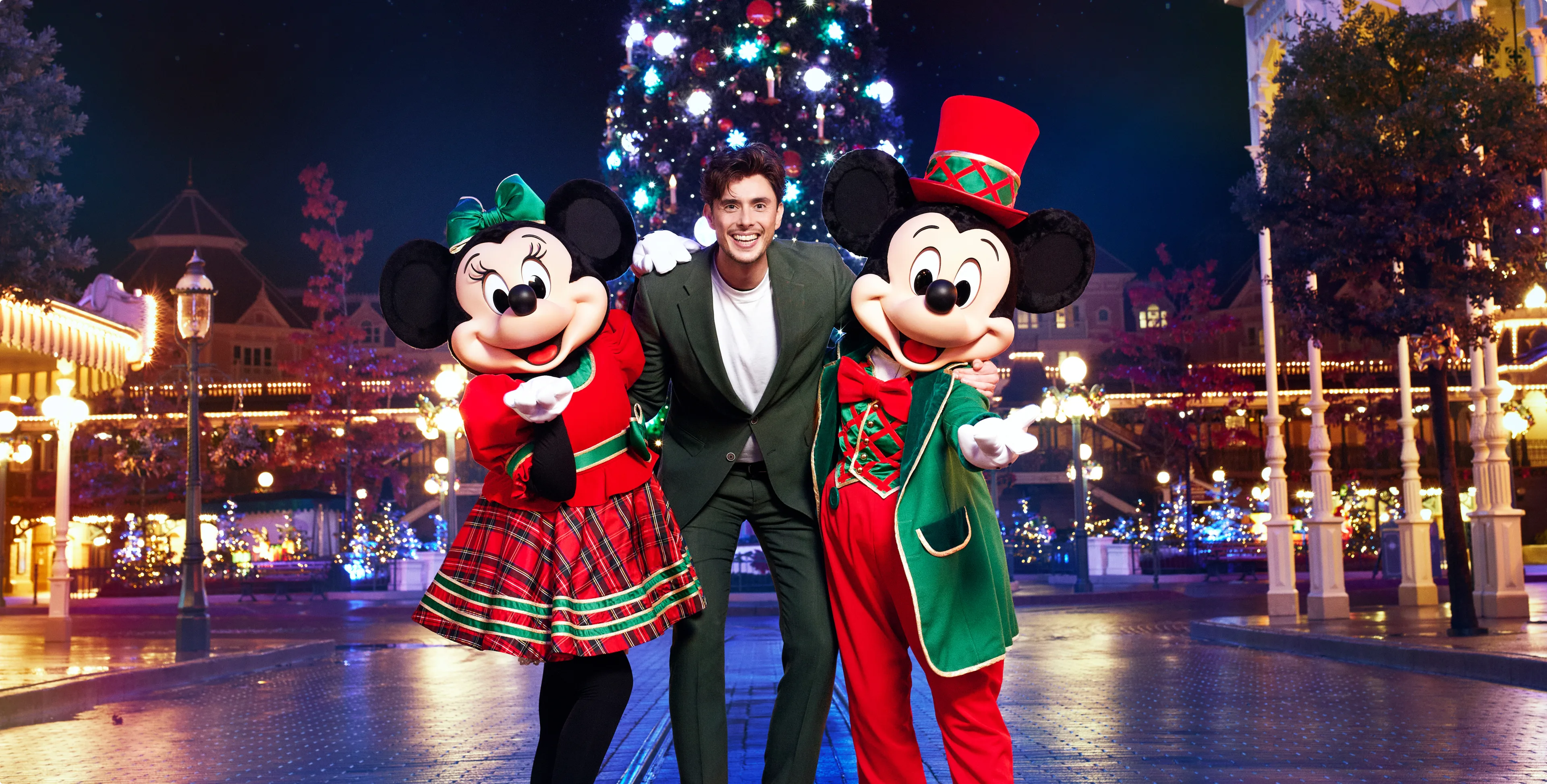 Station voice Mark Labrand met Minnie en Micky Mouse in Disneyland Paris.