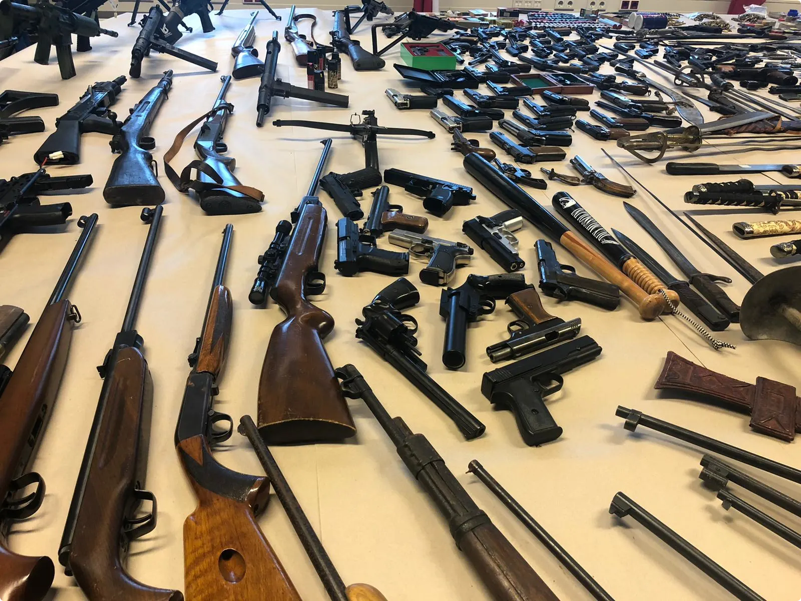 Vuurwapens ingeleverd Den Haag.