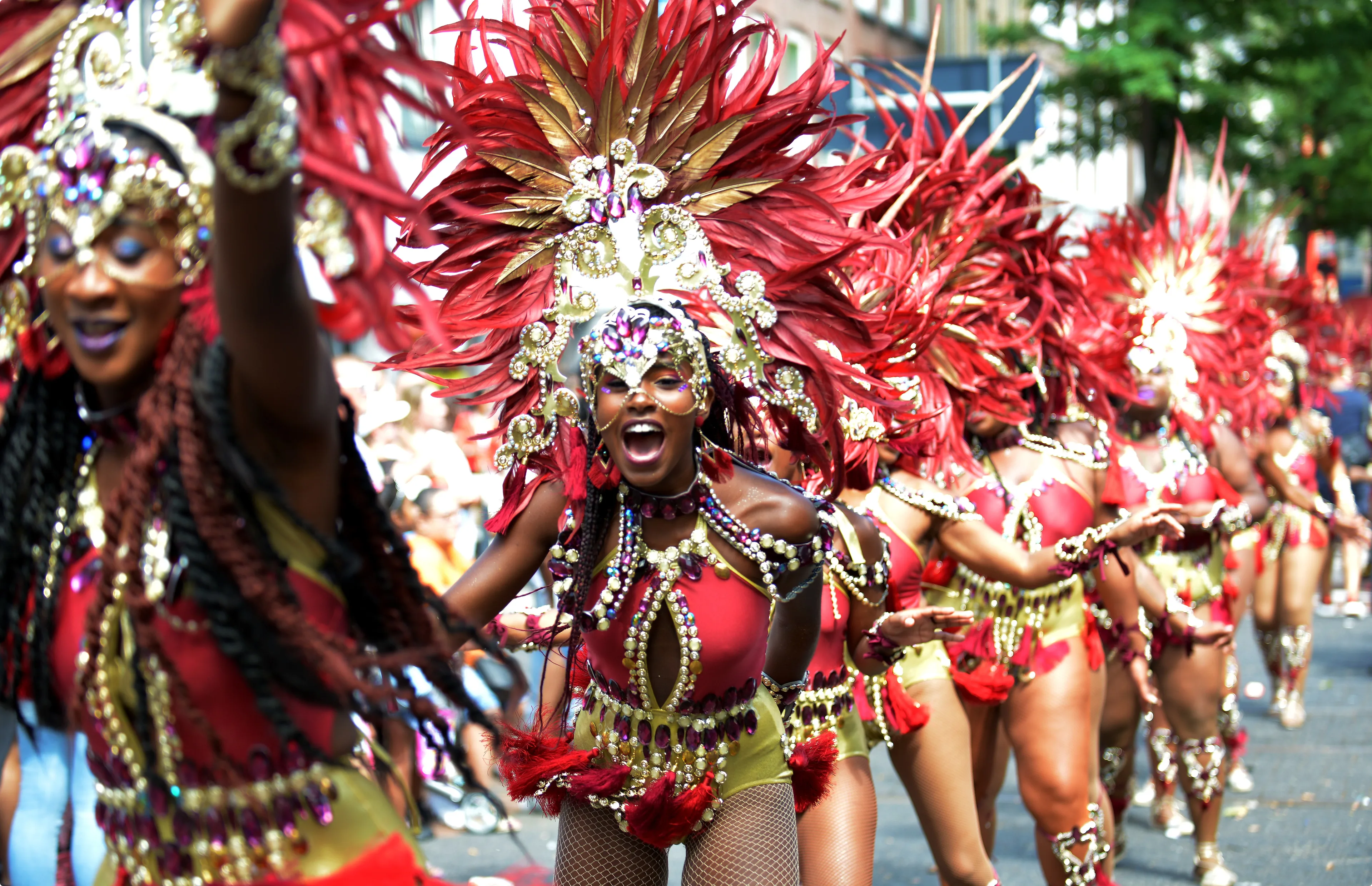 Straatparade zomercarnaval Rotterdam in Ahoy.