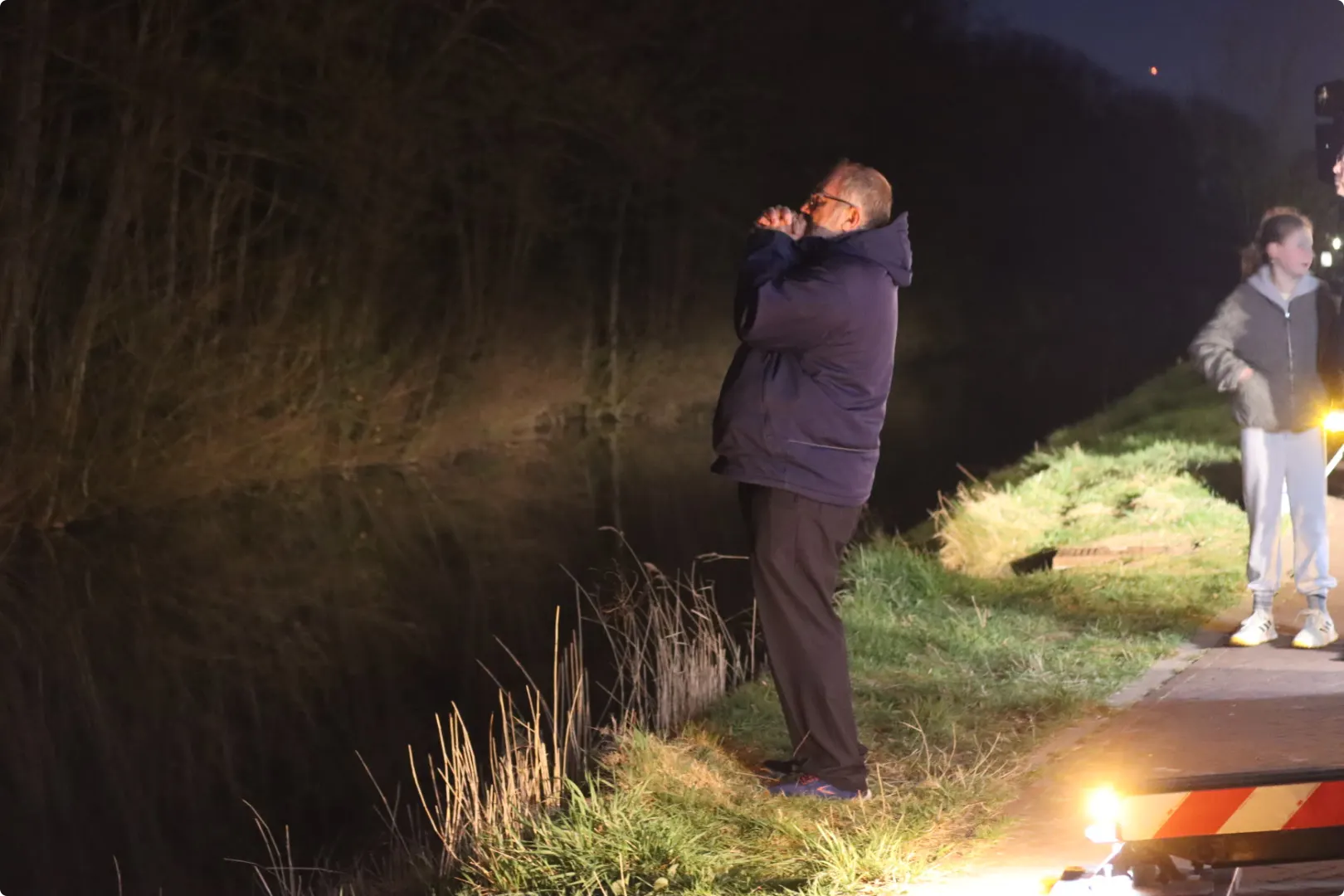 Azad bidt dat alles weer goedkomt. Beeld: Flashlight Fotografie
