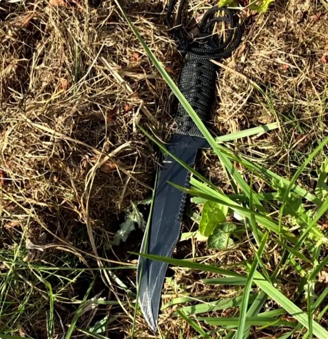 Het mes werd later teruggevonden. Beeld: Politie