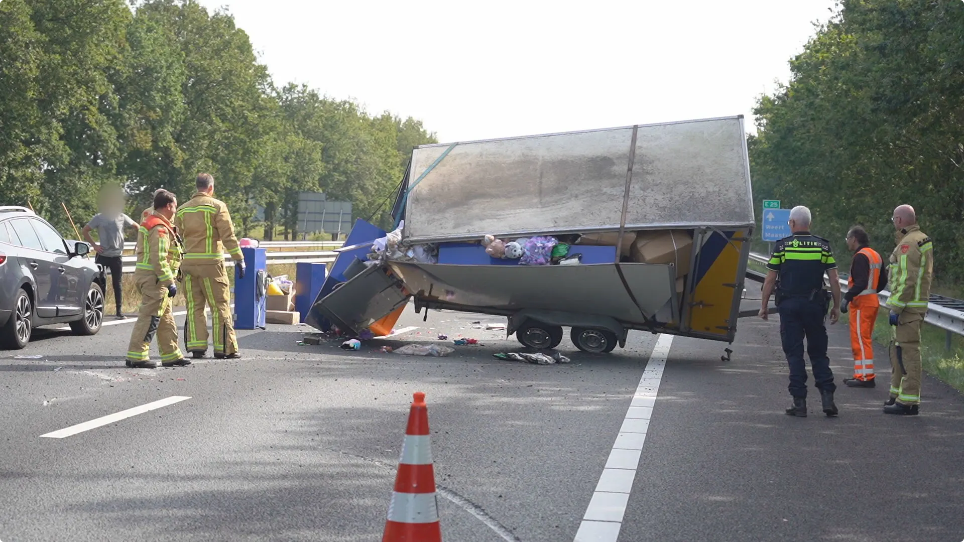 Beren op de snelweg bij Weert2 SQ Vision Mediaprodukties