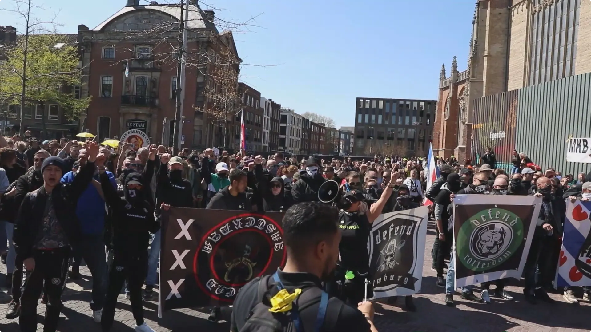 Drukte bij demonstatie tegen kabinet in Arnhem.