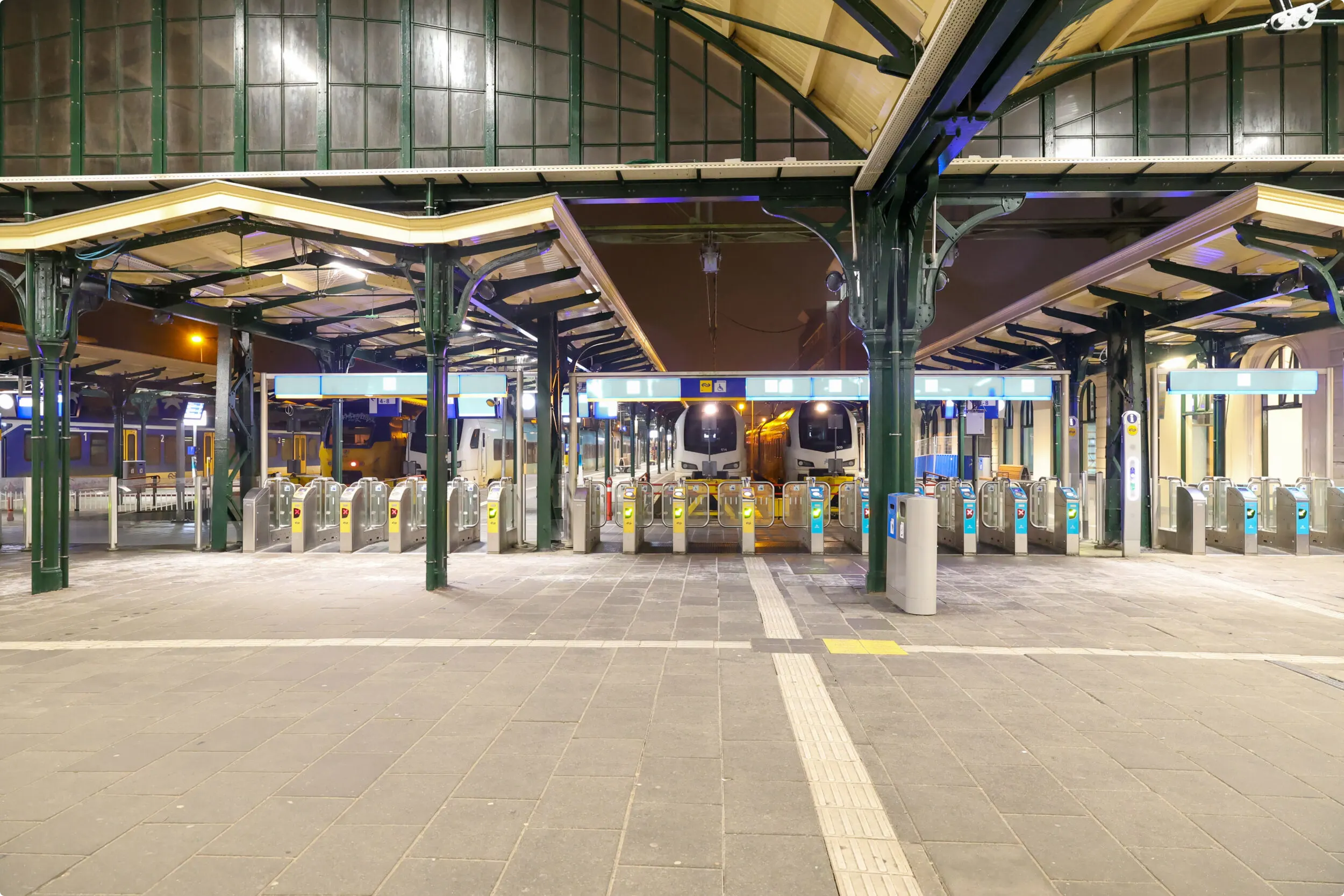 Het station in Leeuwarden is leeg. Beeld: CAMJO media