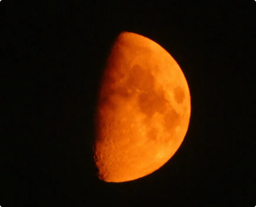 Rode maan door bosbranden - Miriam Geurts