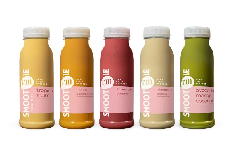 Alle smoothies van het merk op een rij, links het desbetreffende product. De rest is sowieso veilig. (Beeld: Fruity Line)