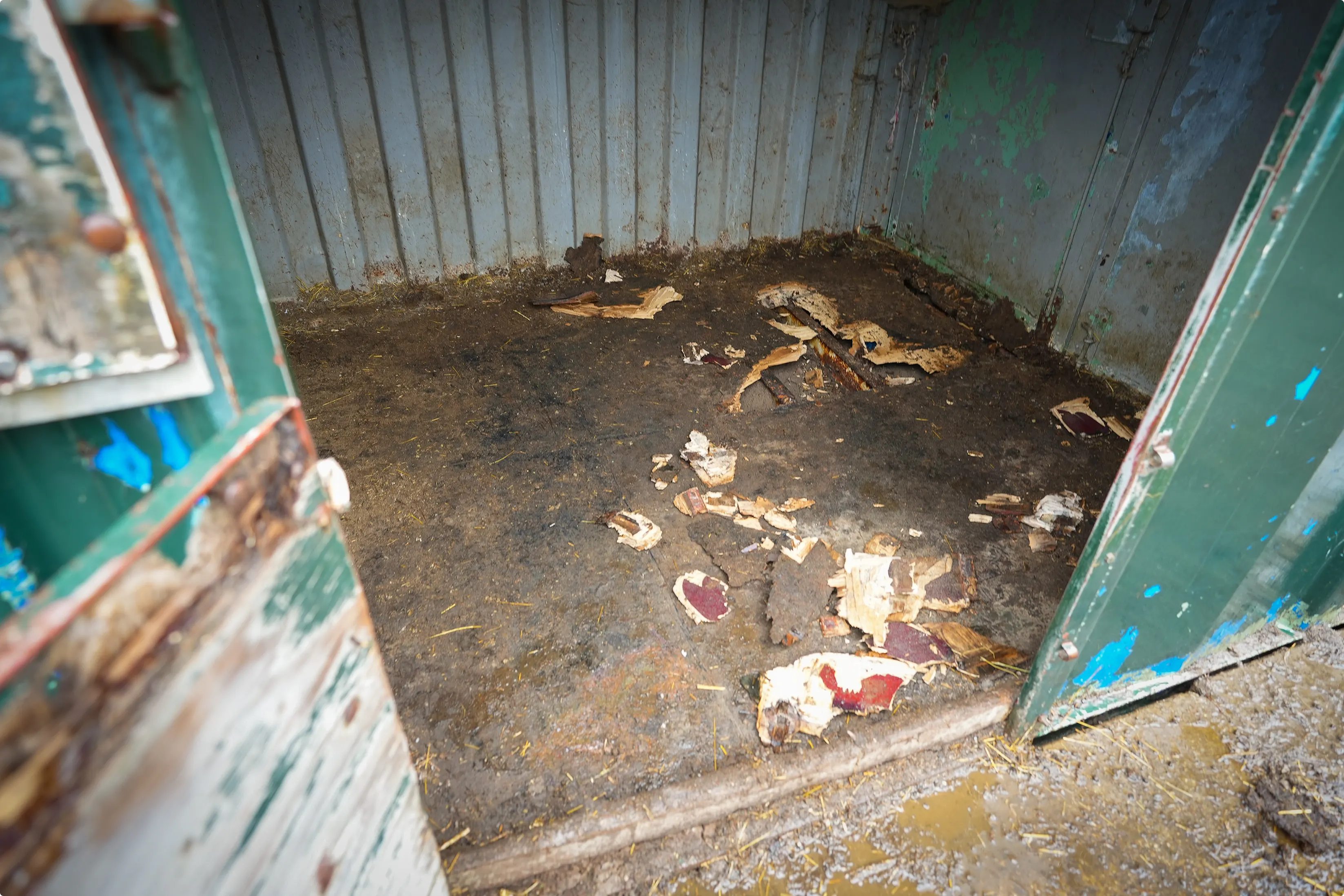 Door een gat in de vloer verdween hondje Maya