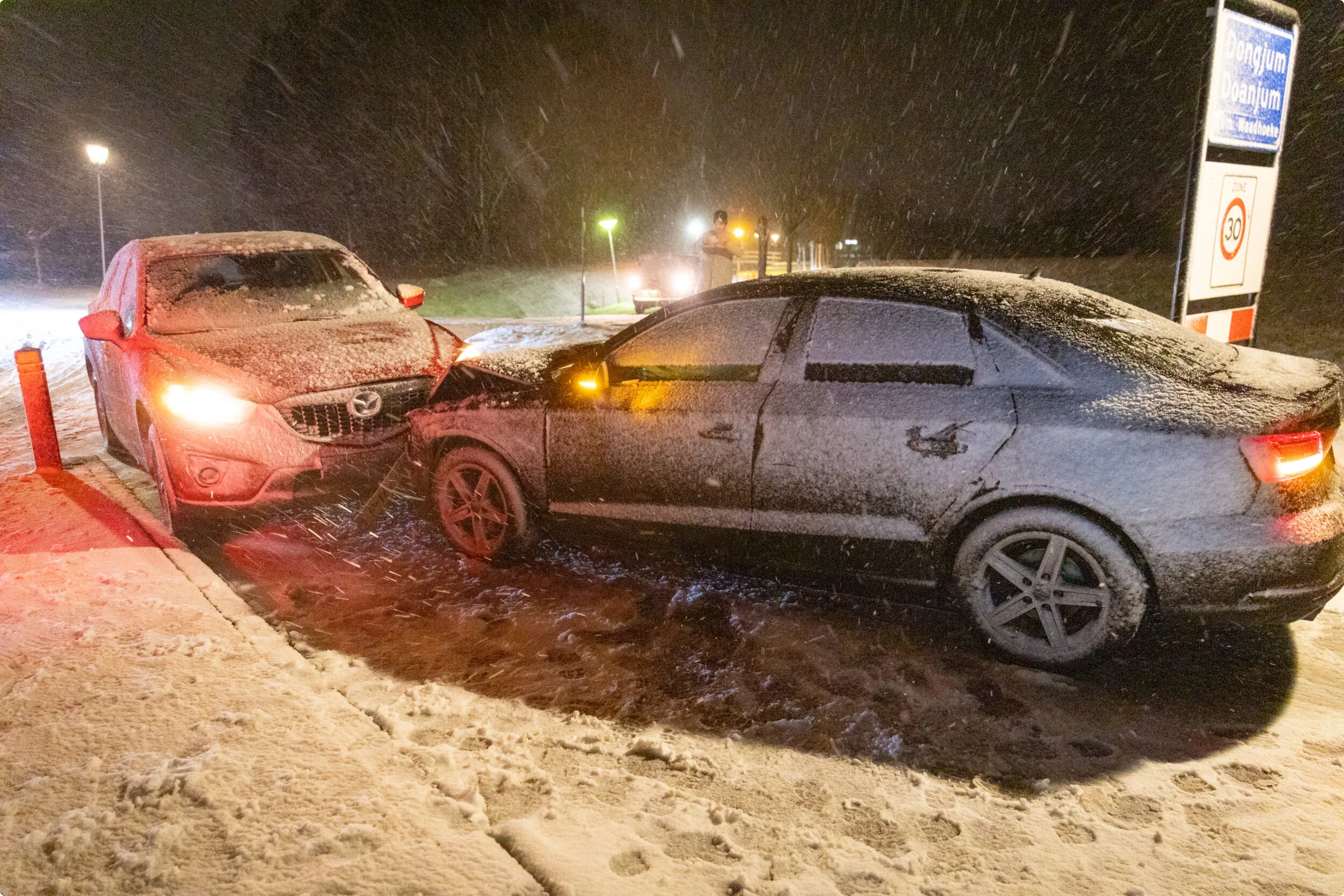 Frontale aanrijding tijdens sneeuwbui Dongjum. Beeld: CAMJO Media