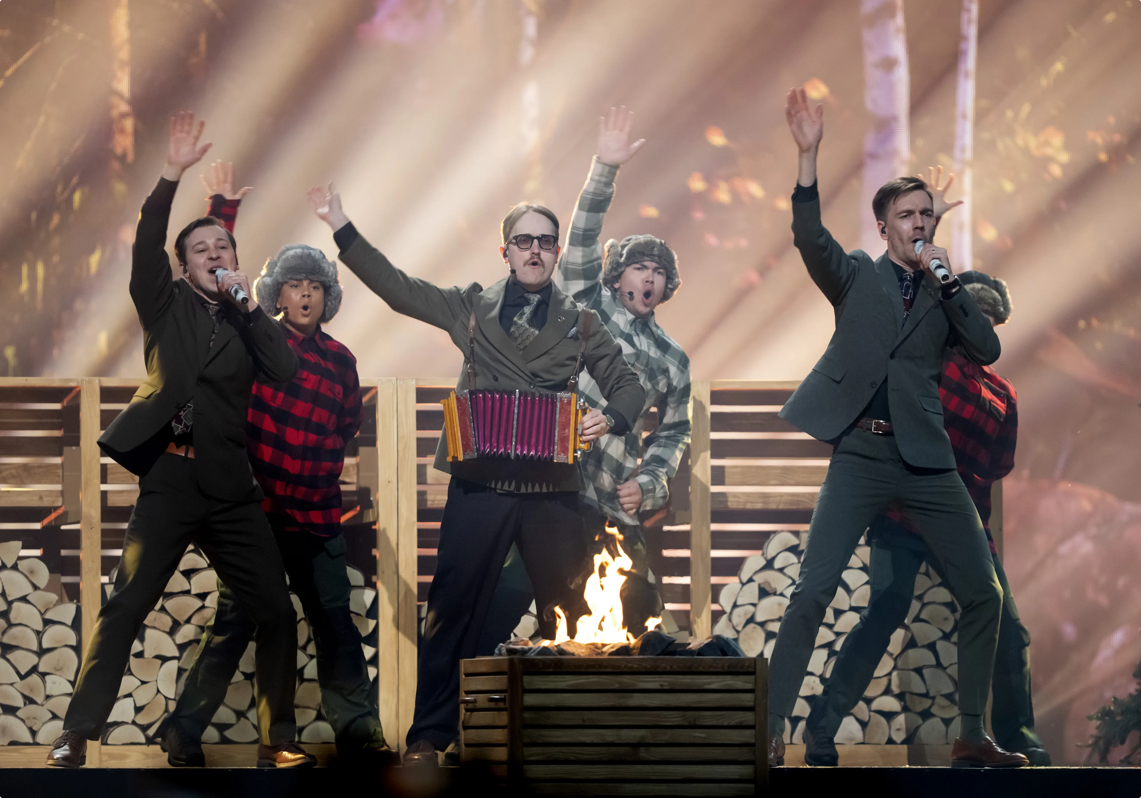Kaj (Kevin Holmström, Axel Ahman en Jakob Norrgård) voor Zweden tijdens de generale repetitie voor de eerste halve finale van het Eurovisie Songfestiva Beeld: ANP