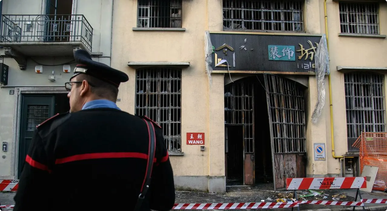 Bij de brand in een pakhuis kwamen drie mensen en een hond om het leven. Beeld: ANP