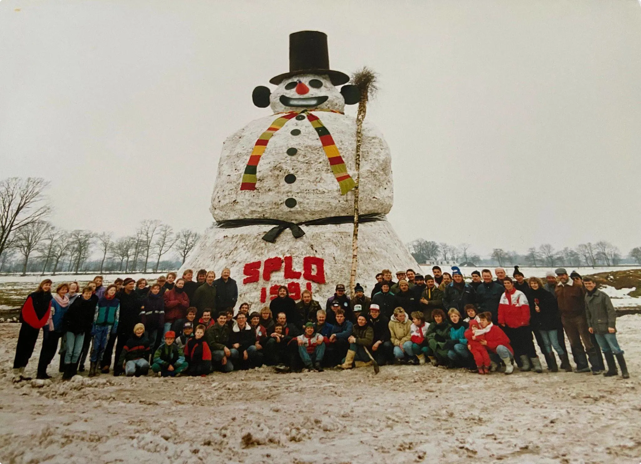 De sneeuwpop uit 1991. Beeld: Facebook Paasvuur Espelo