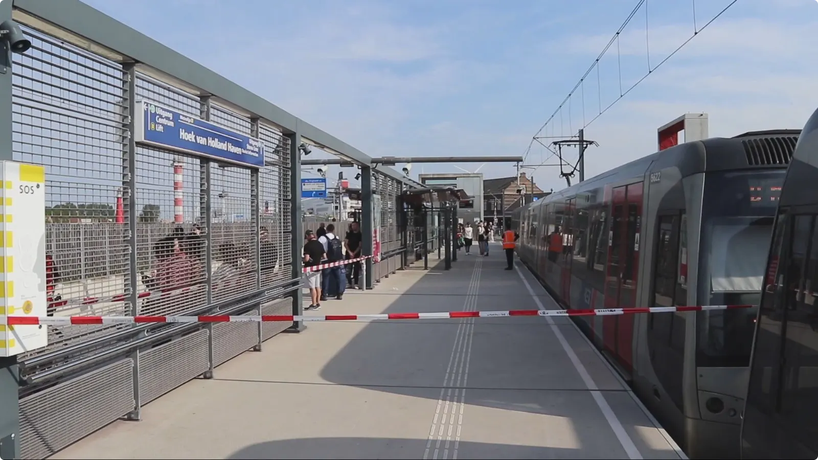 Het perron is afgezet - beeld: Video Duivestein