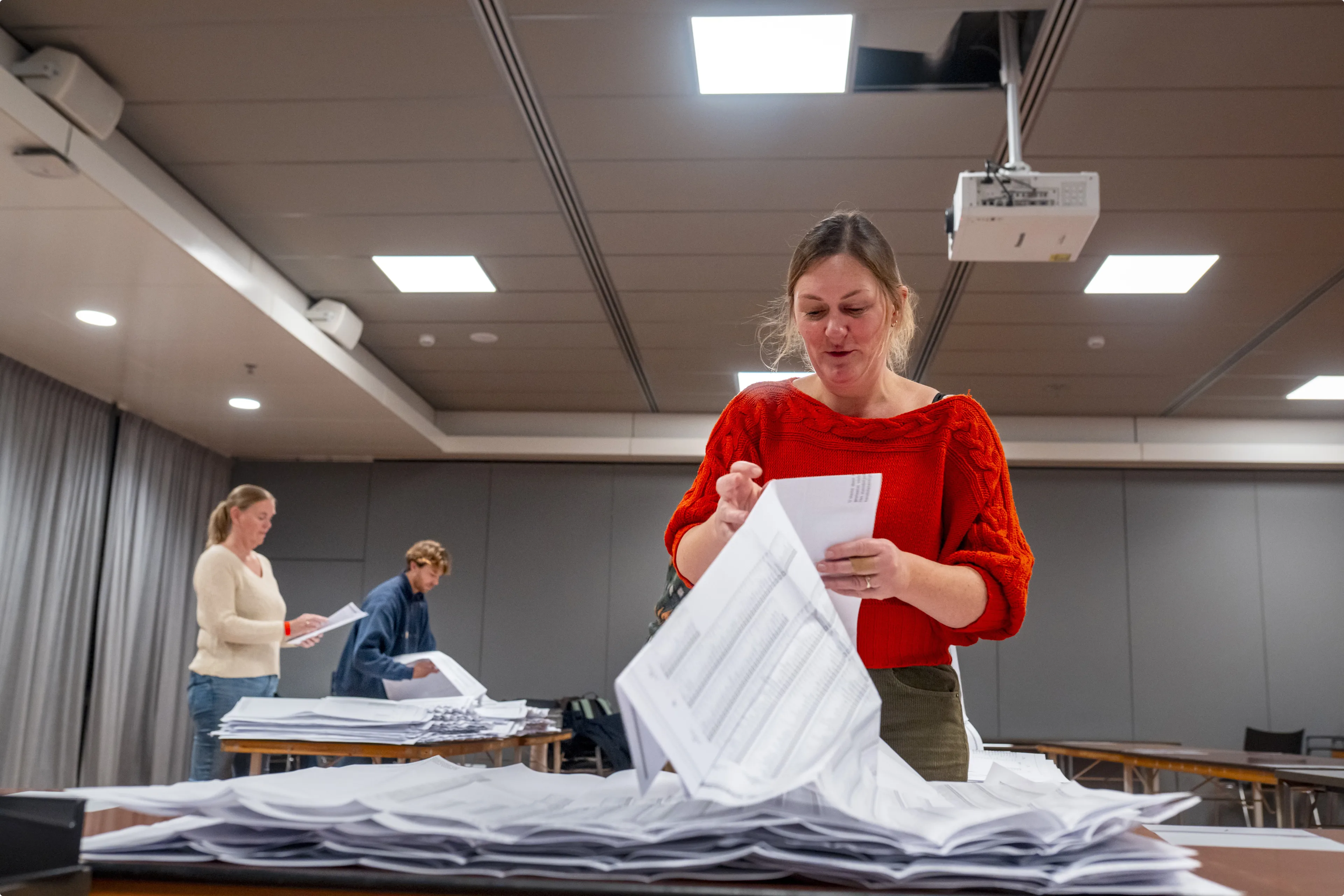 Stembureauleden tellen de stemmen. Beeld: ANP