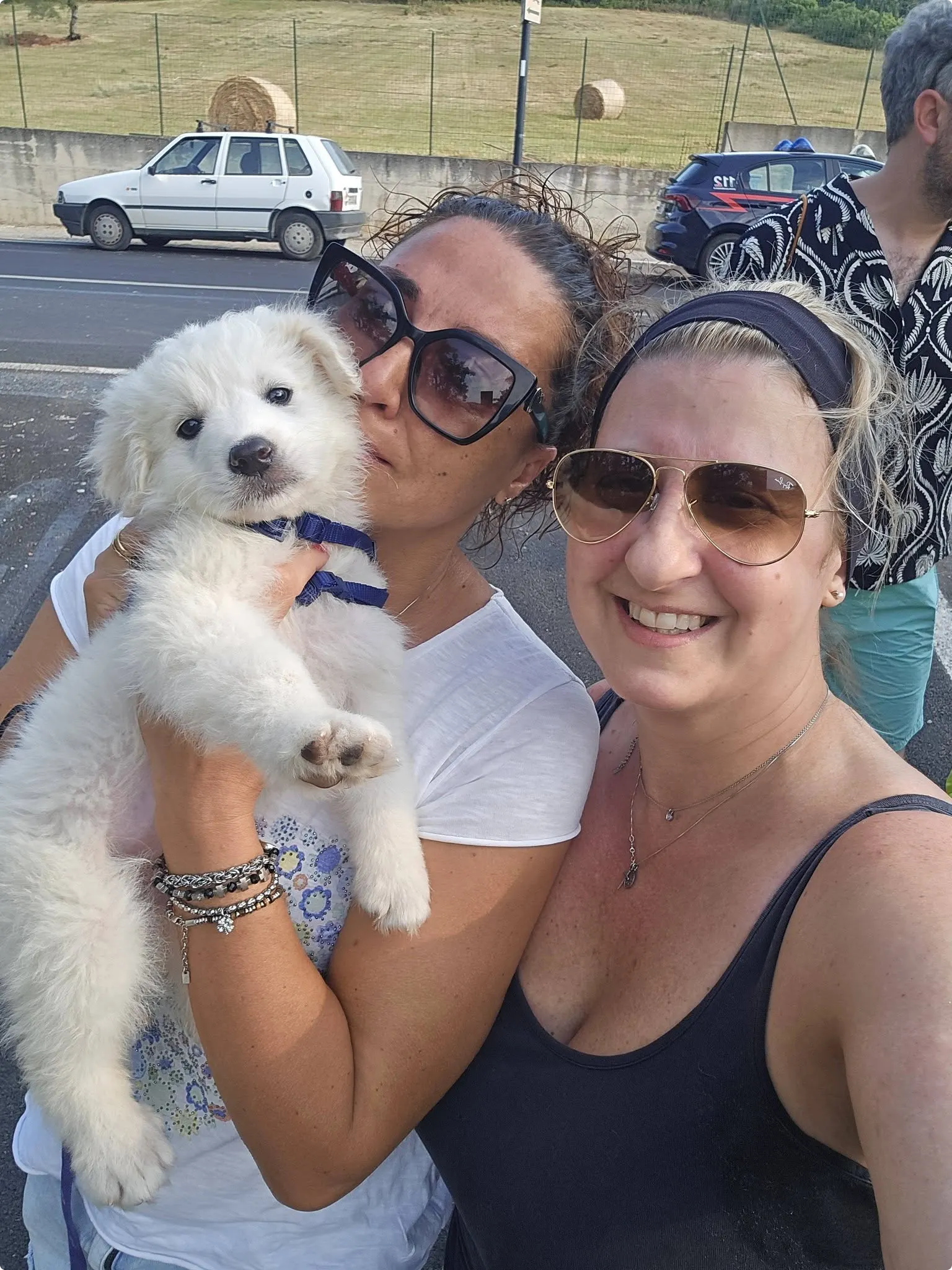 Dierenactiviste Ilaria Procida (rechts) en hondje Shura. 