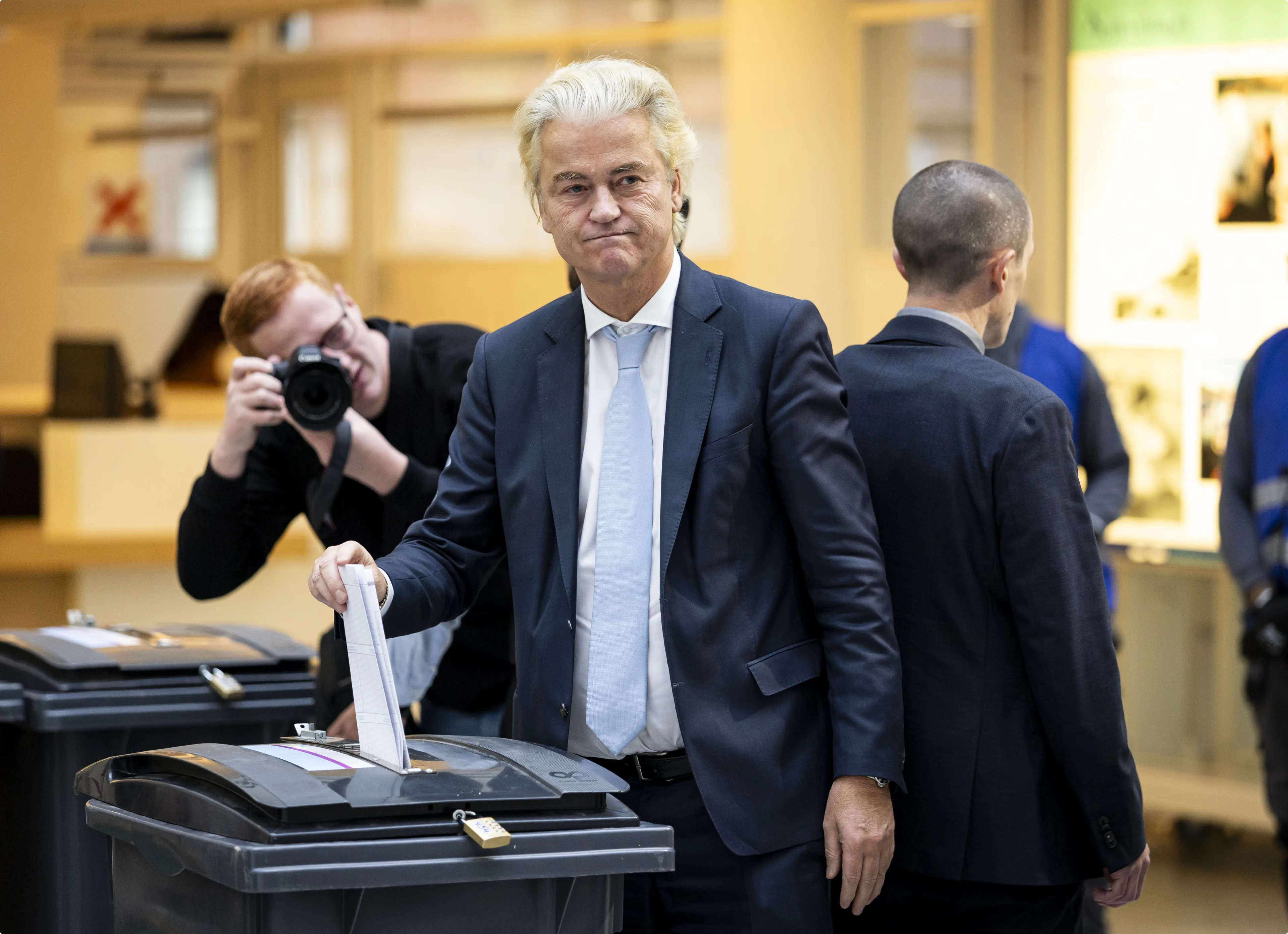 Geert Wilders brengt stem uit. Beeld: ANP.