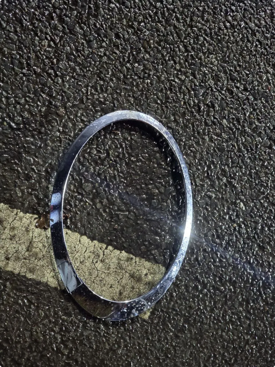 Ring van de koplamp van een Mini Cooper. Beeld: Jacco van Dam