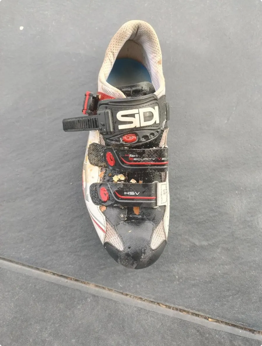 Kees werd geraakt op zijn fietsschoen