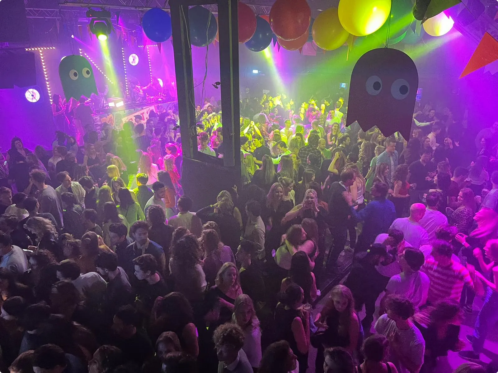 Drukte in de Amsterdamse Westerunie.