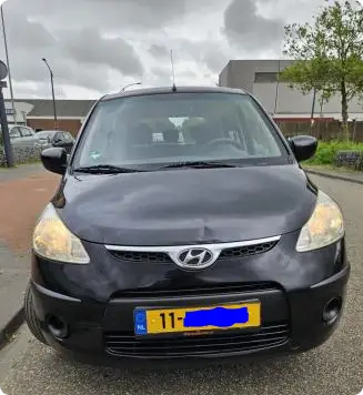 De auto waarmee Adem vertrokken is.