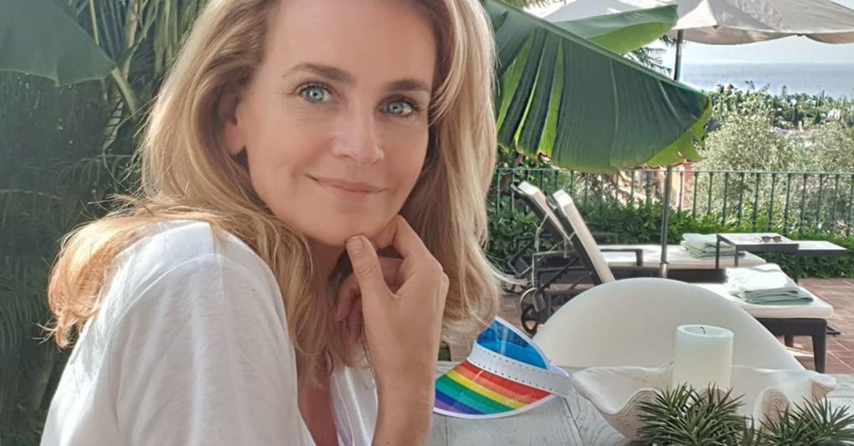 Daphne Deckers deelt foto uit oude doos met dochter Emma | Shownieuws