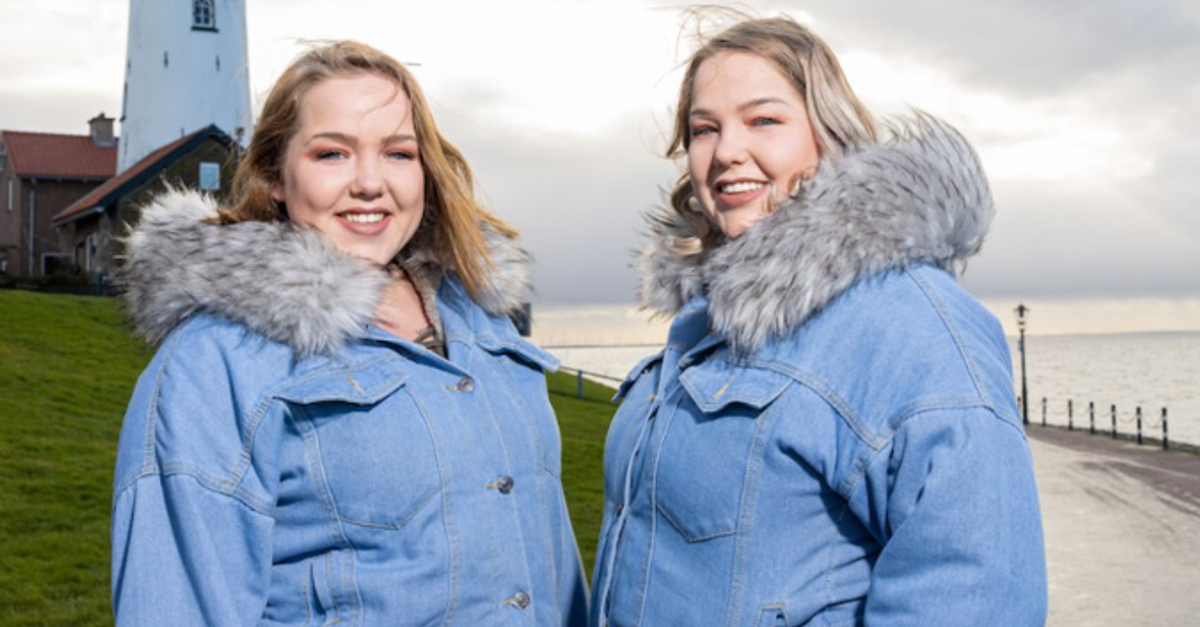 Zo zag de Urk!-tweeling Gerda en Mathilde er als baby uit | Shownieuws